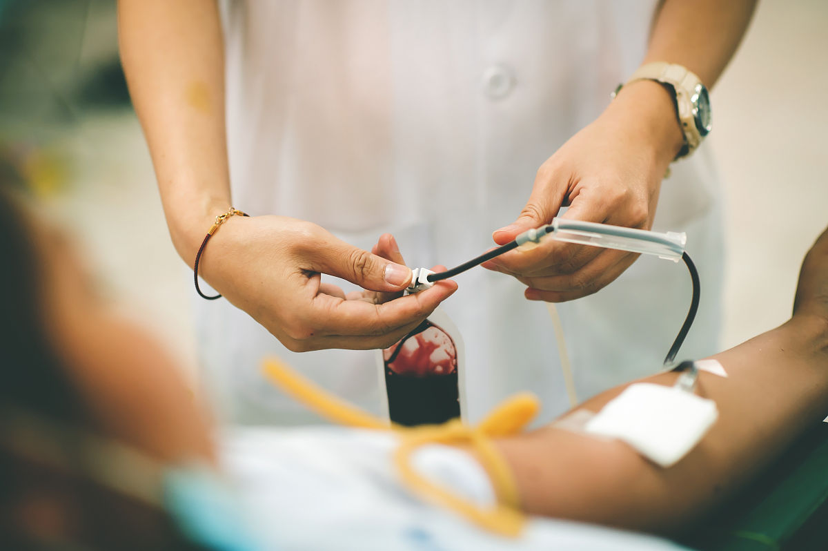 我是蚌埠医学院的护理本科生，跨考的复旦大学的公共卫生与预防医学专业。本科获过校级二等奖学金、三等奖学金，获得过校级优秀团员、优秀志愿者、优秀班干部，参与过一个国家级大创，献血超过1000ml，通过六级，大一去过养老院，大二去给留守同学上课，疫情期间捐血并在社区当志愿者，大四在杭州师范大学附属医院实习，根据以上信息（不一定全用上，选择合适的信息）回答：你对你至今所取得的进步怎么看?