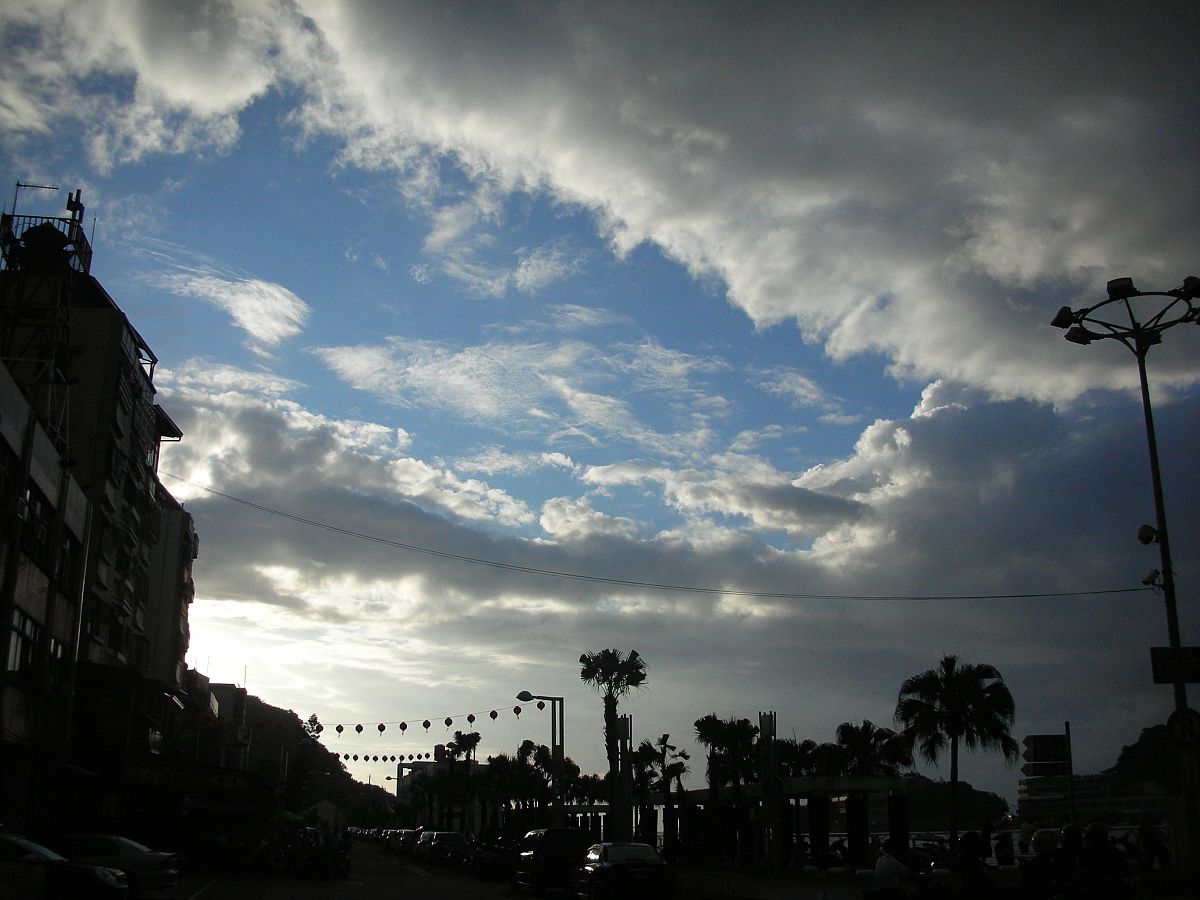 根据2023年4月3日~2023年4月9日天气预报提供广东省韶关市曲江区马坝镇的穿衣及出行建议