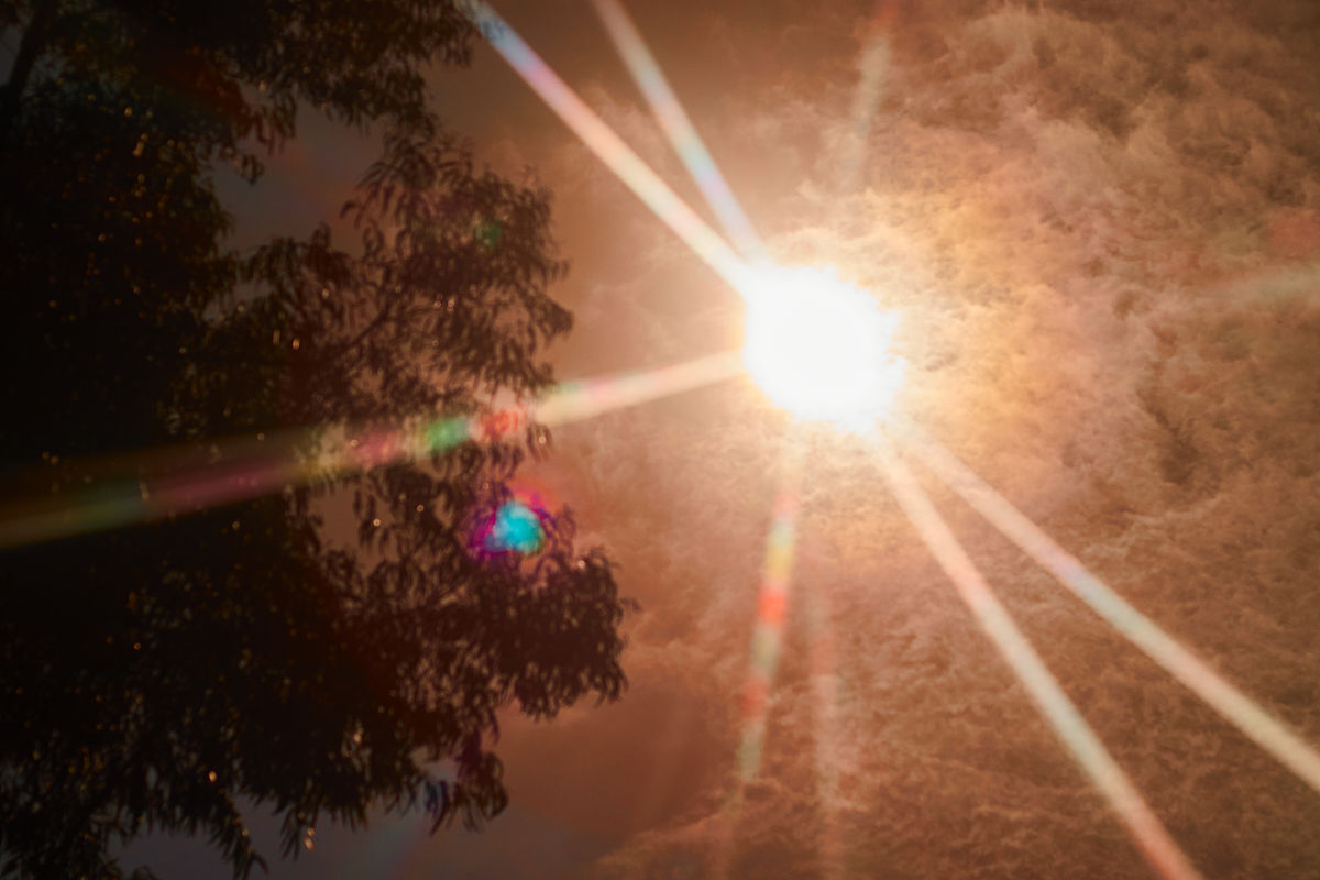 自然光是否可以是人造光源？