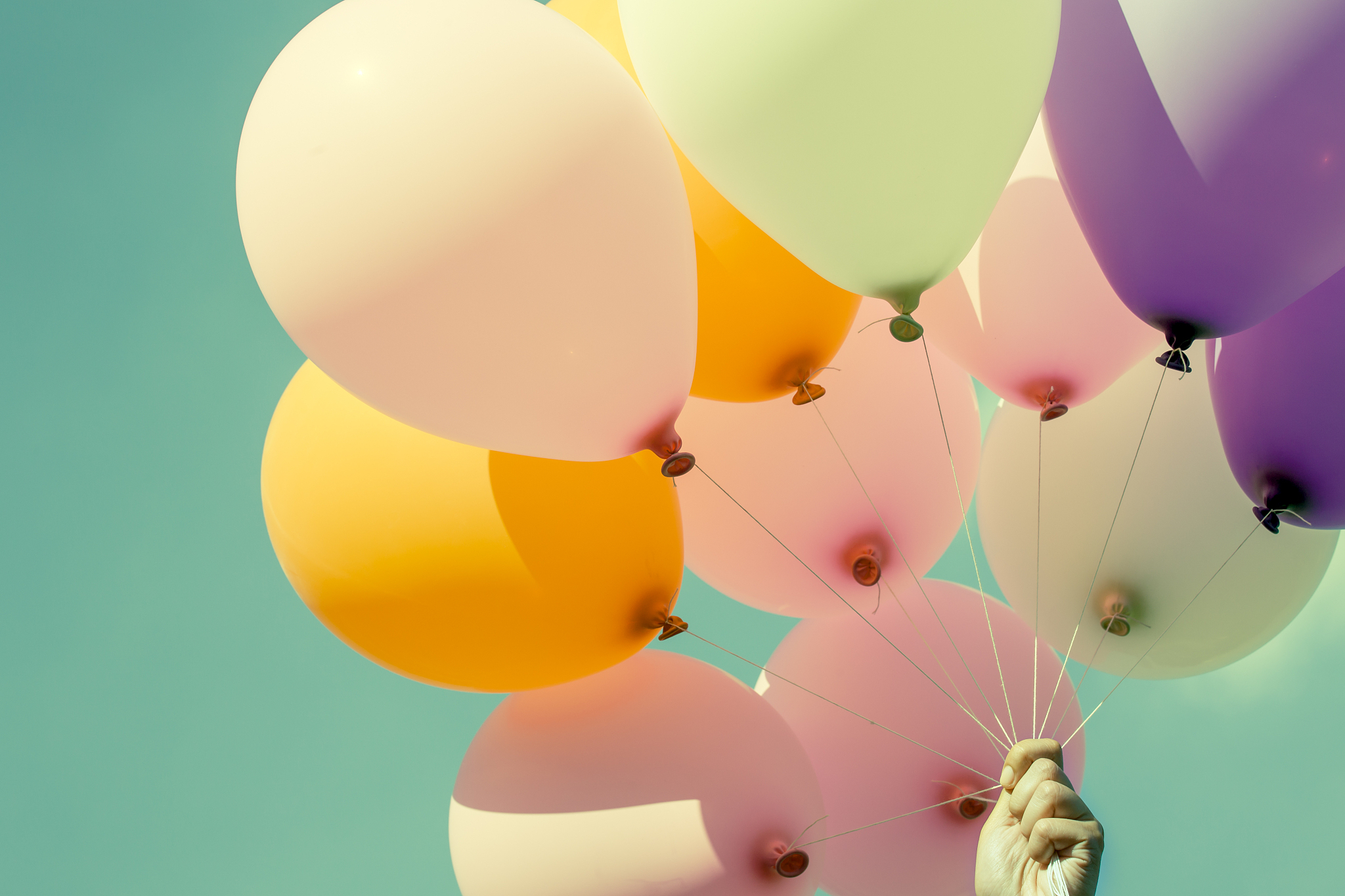 有1mol氧气O2和1mol氦气He均视为理想气体它们分别从同一状态开始作等温膨胀终态体积相同则此两种气体在这一膨胀过程中：对外做功和吸热相不相同？