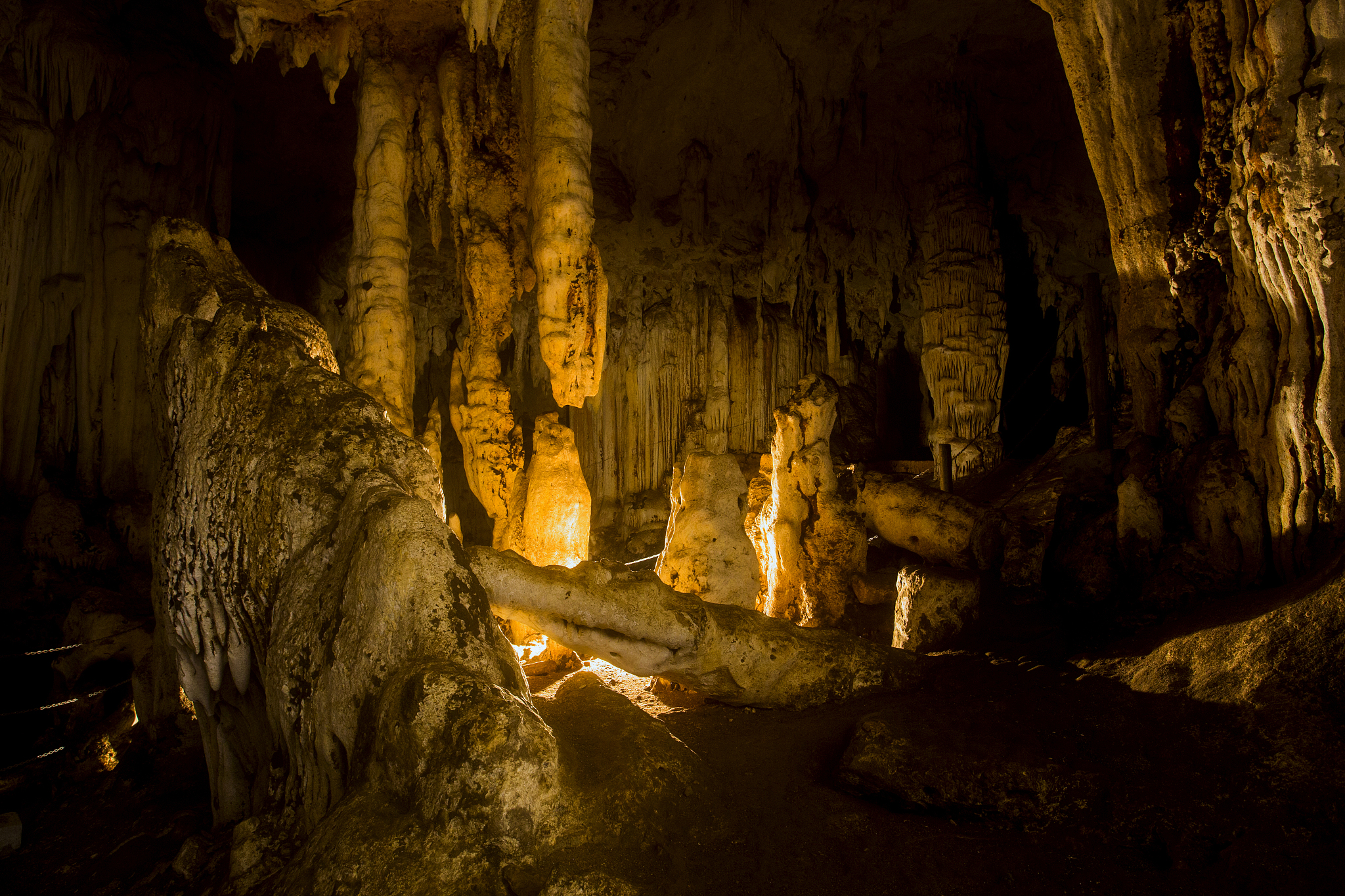 travel to thailand cave