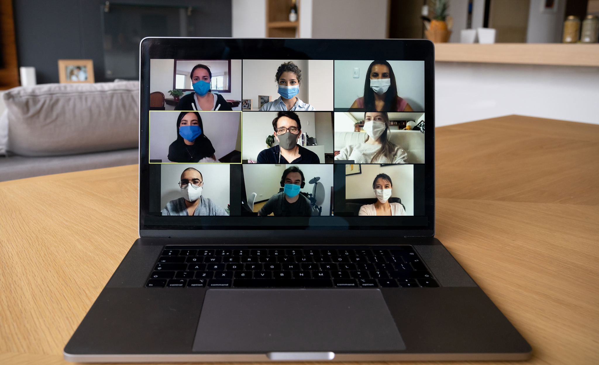 生成一篇工程变更建议书，申请增加一套视频会议设备