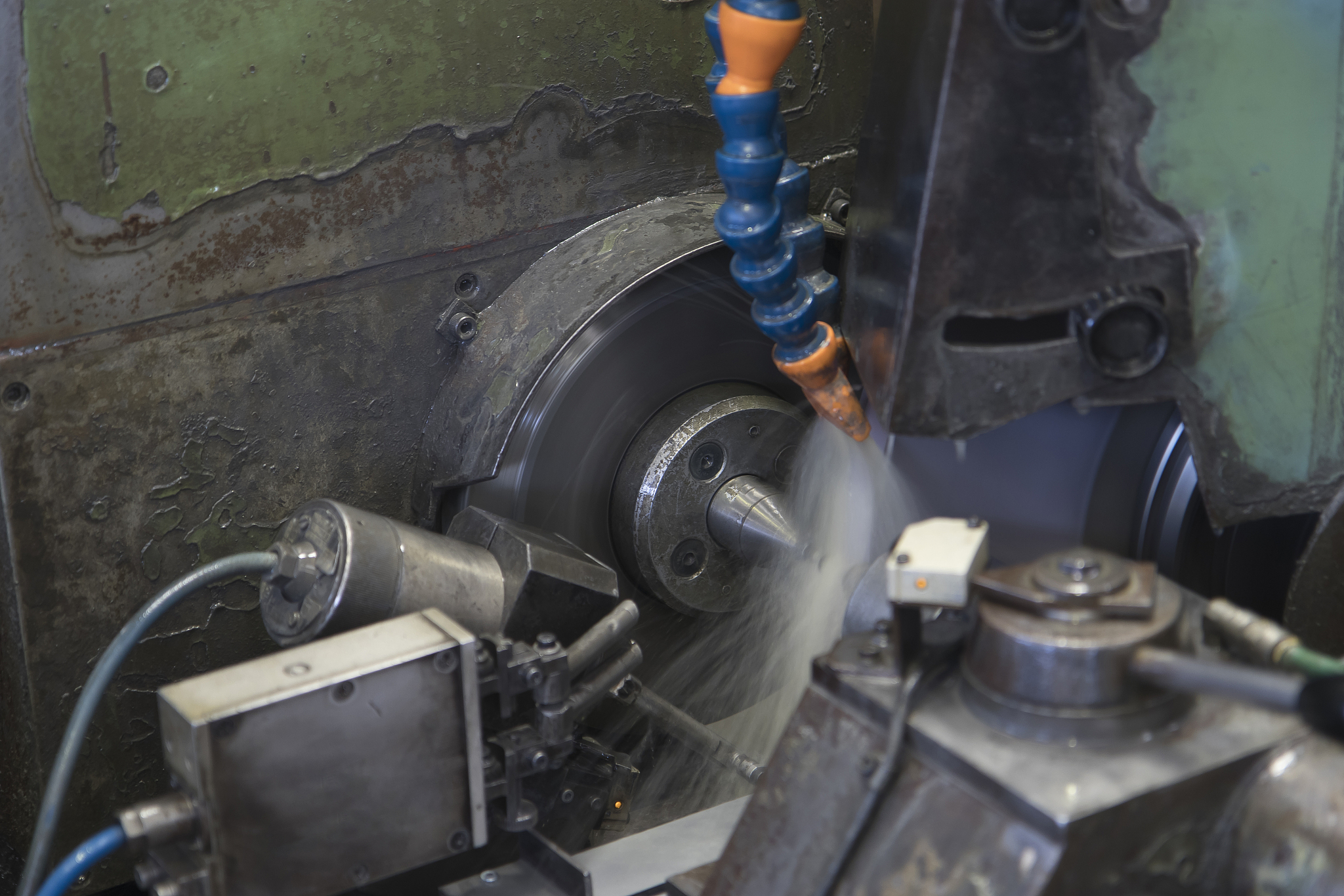 请用300字介绍静压成形技术