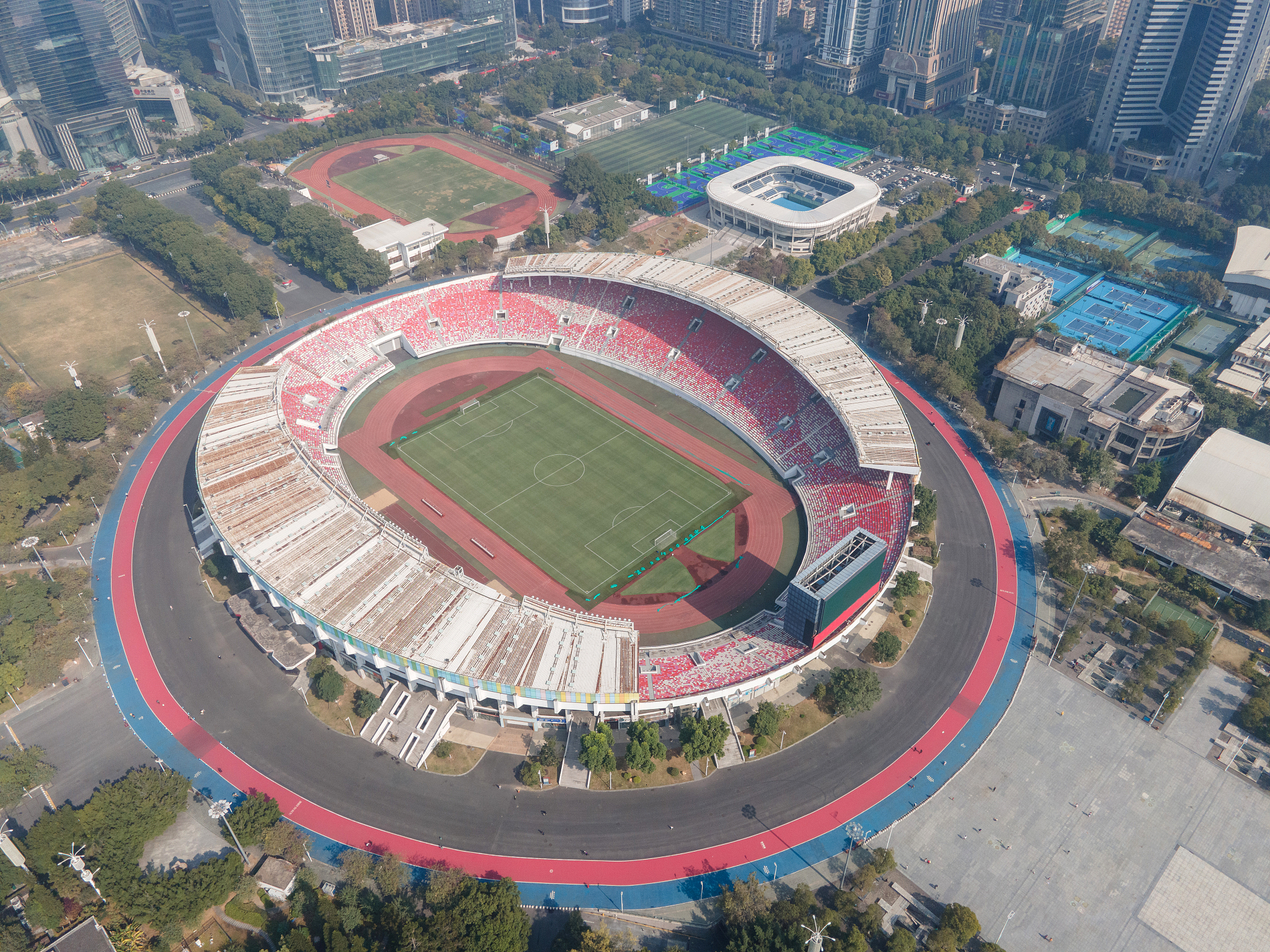 广州天河体育中心篮球场建多久了