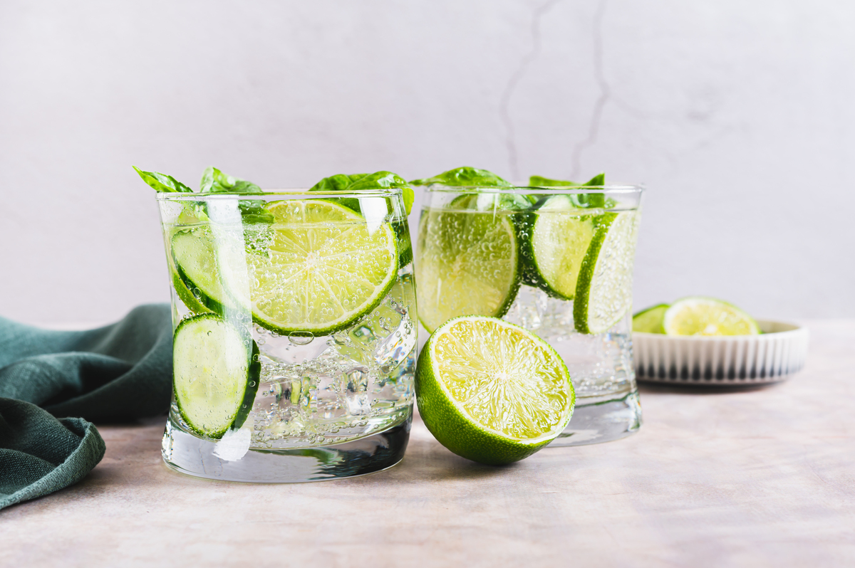 养肝食疗方法：柠檬水能养肝吗？青柠檬和黄柠檬哪个好？