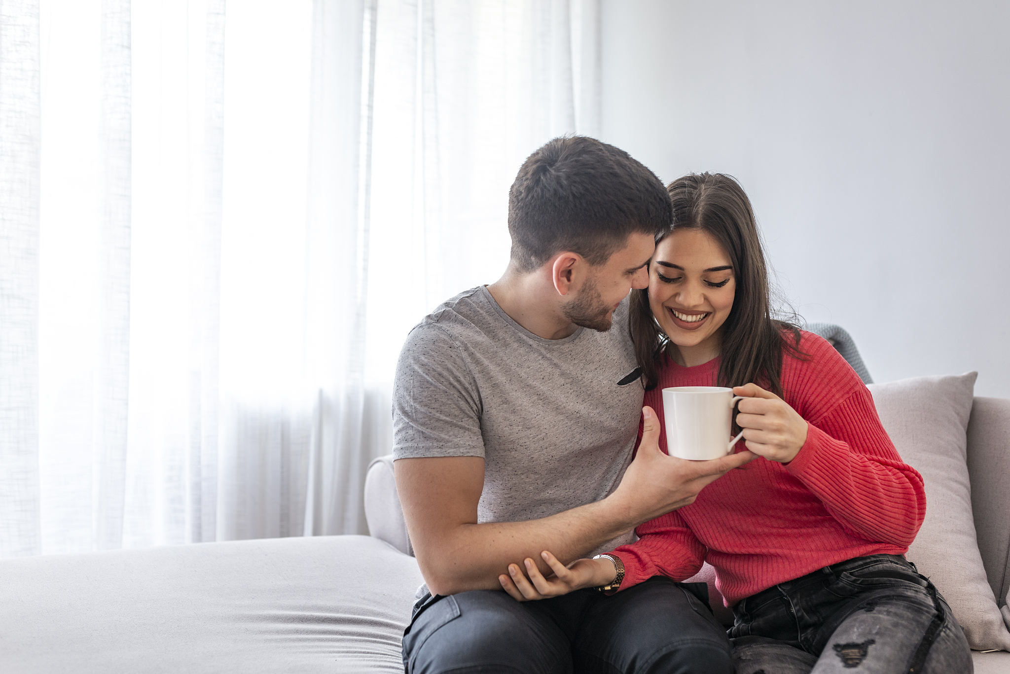 如果昨天是今天，明天就是周末，今天是星期几？