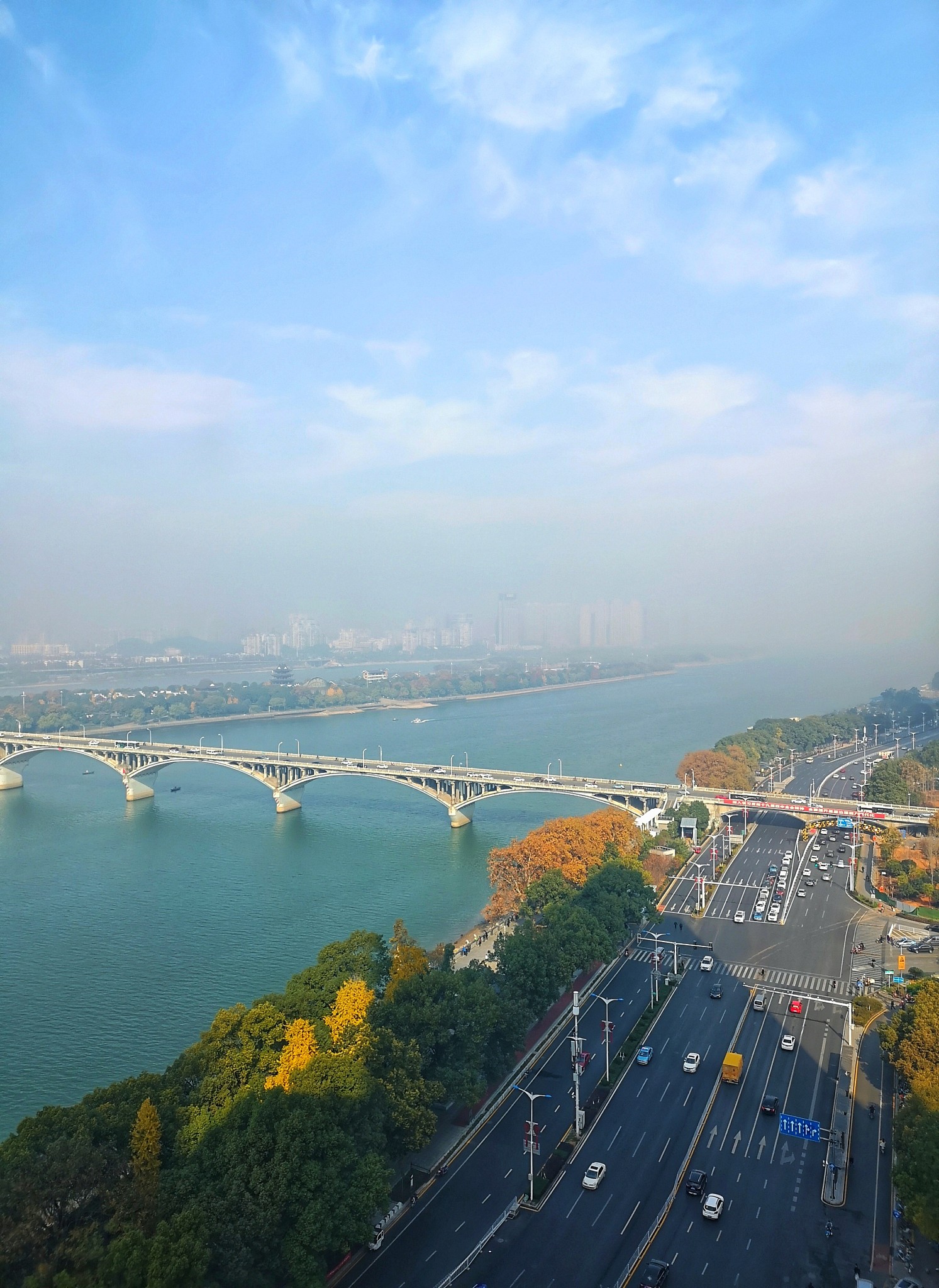 以夏天去长沙自驾游是一种怎样的体验为题写一篇1200字文章重新编写标题