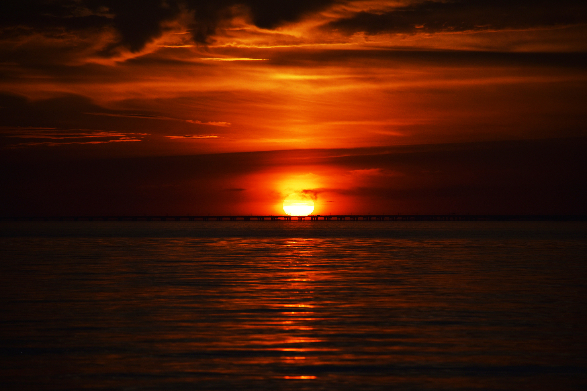 请你写5句赞美日落的句子