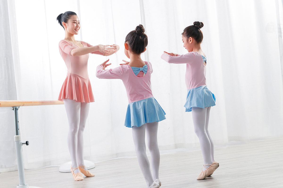 用小孩子的角度去参加随机舞蹈的快乐600字左右