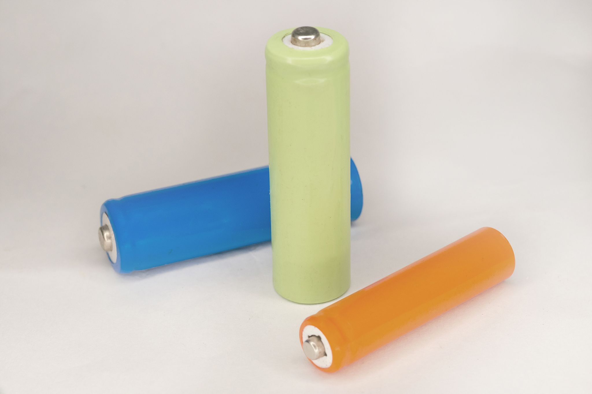 锂电池 vs 铅酸电池：深度对比分析