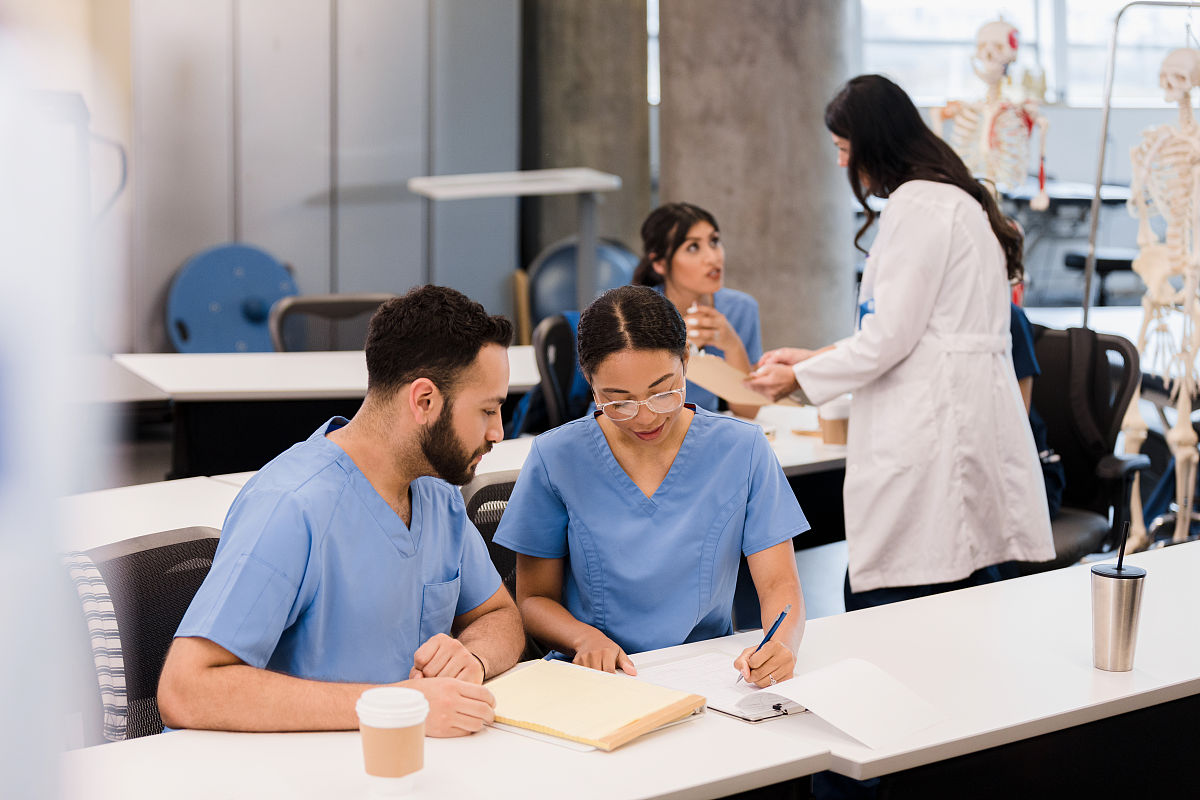 对学生实习情况的评价及对学校人才培养的建议：