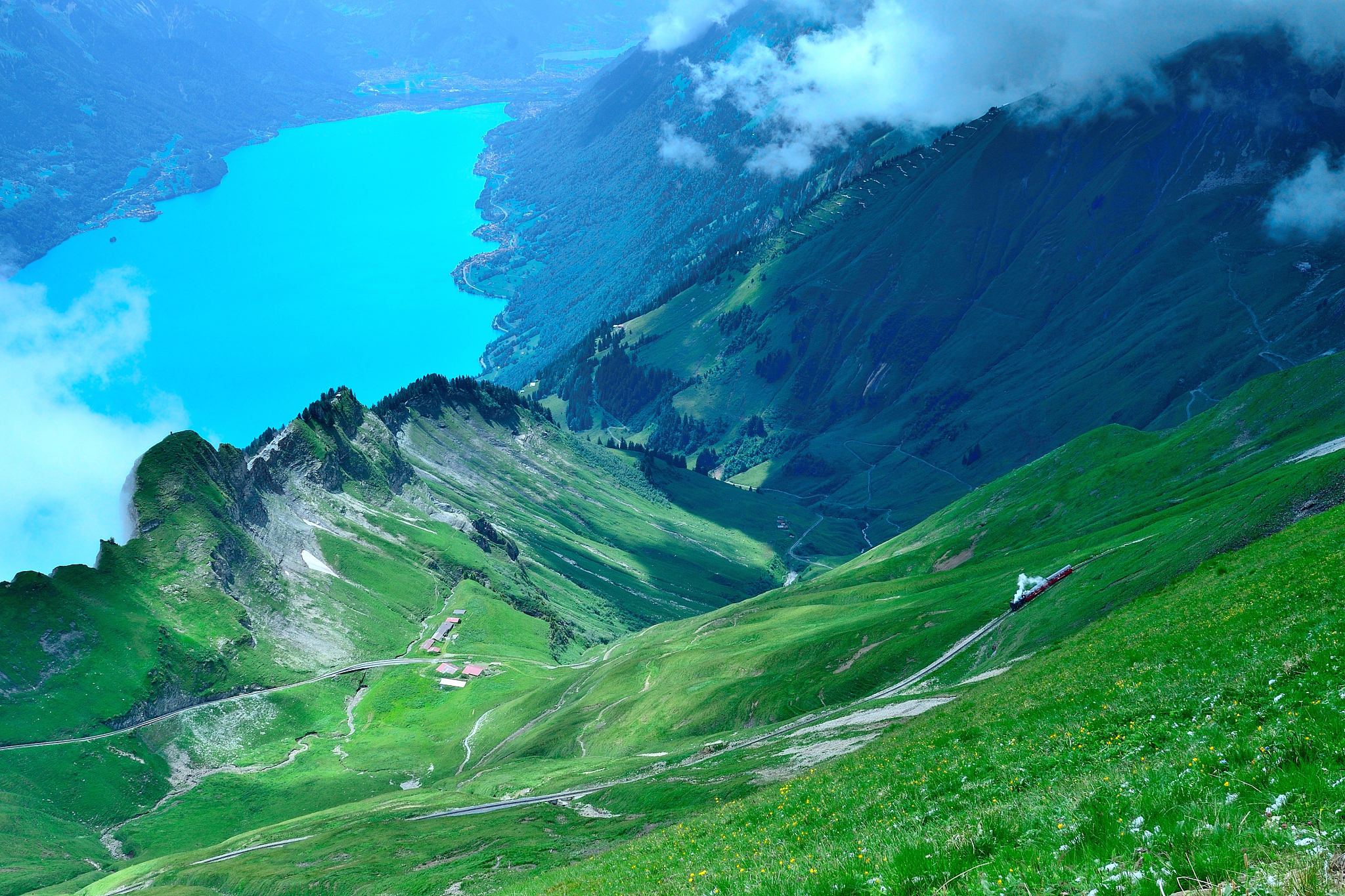 the train goes through a ridge 03