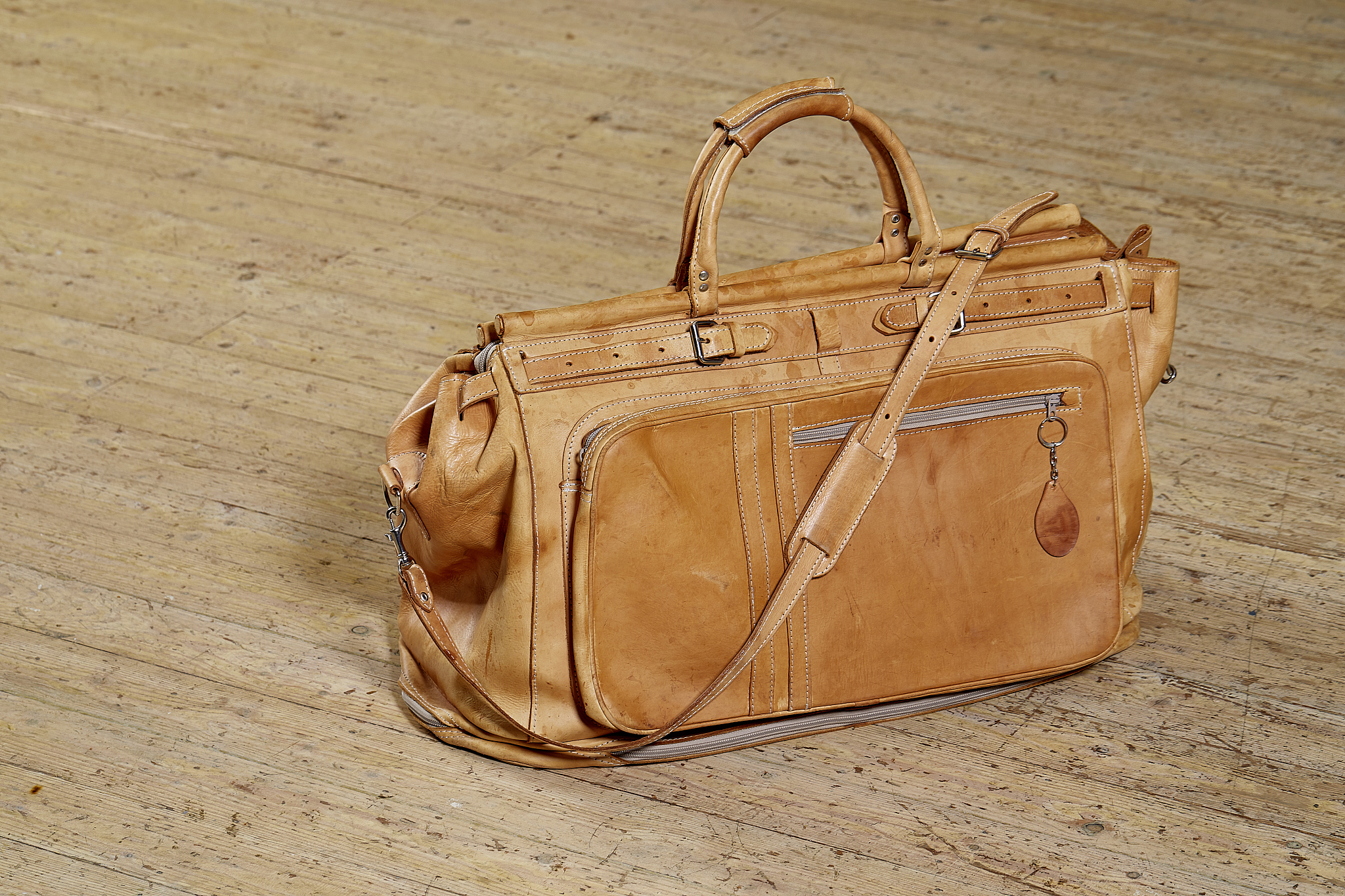 small leather travel bag 23/5000 small leather travel bag