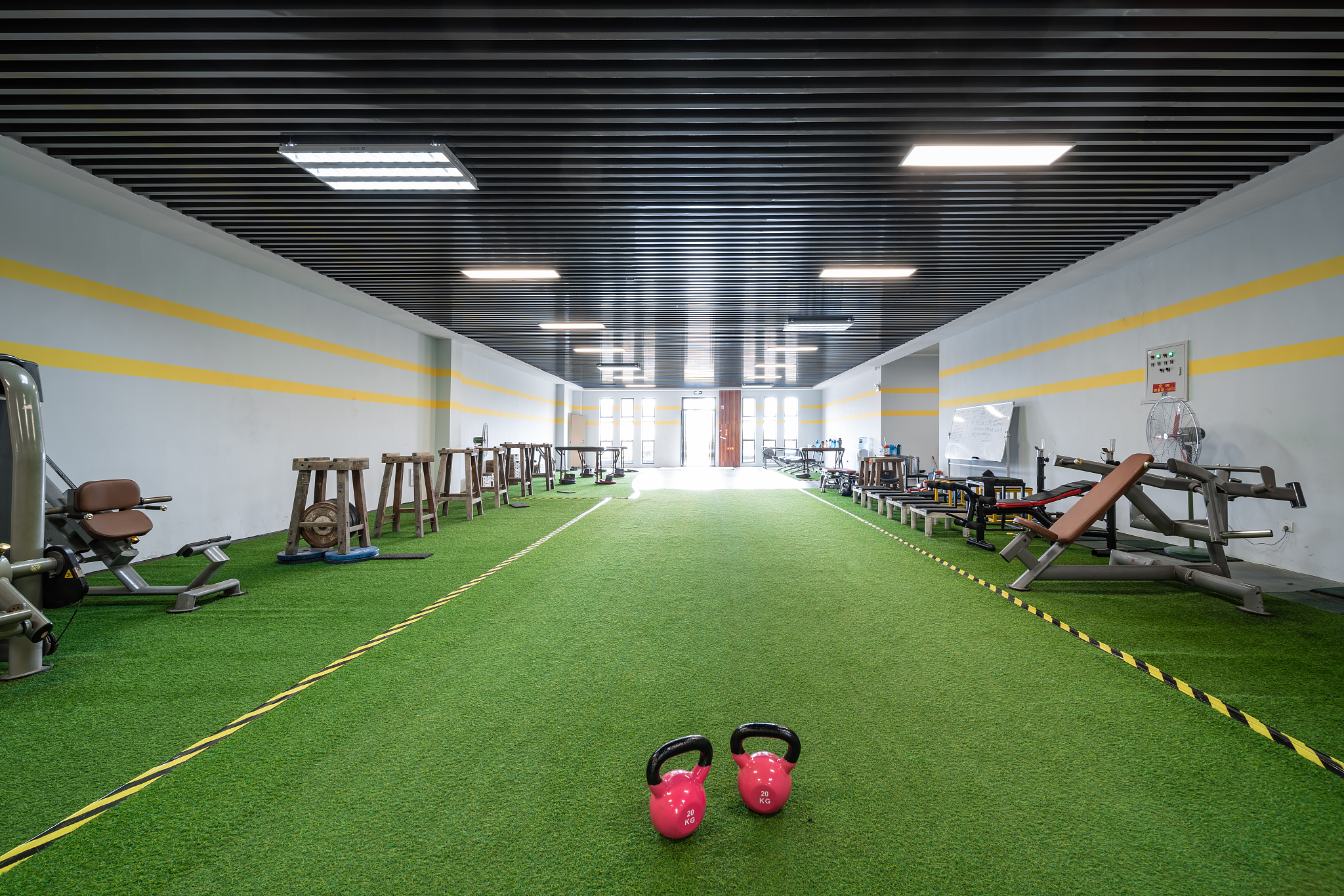 健身房营销健身加游泳单次体验有什么好处帮我用200字详细描述