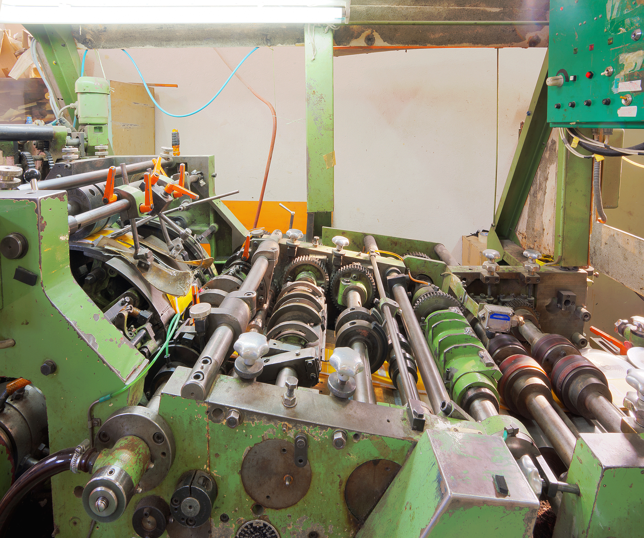 制作易拉罐的机械