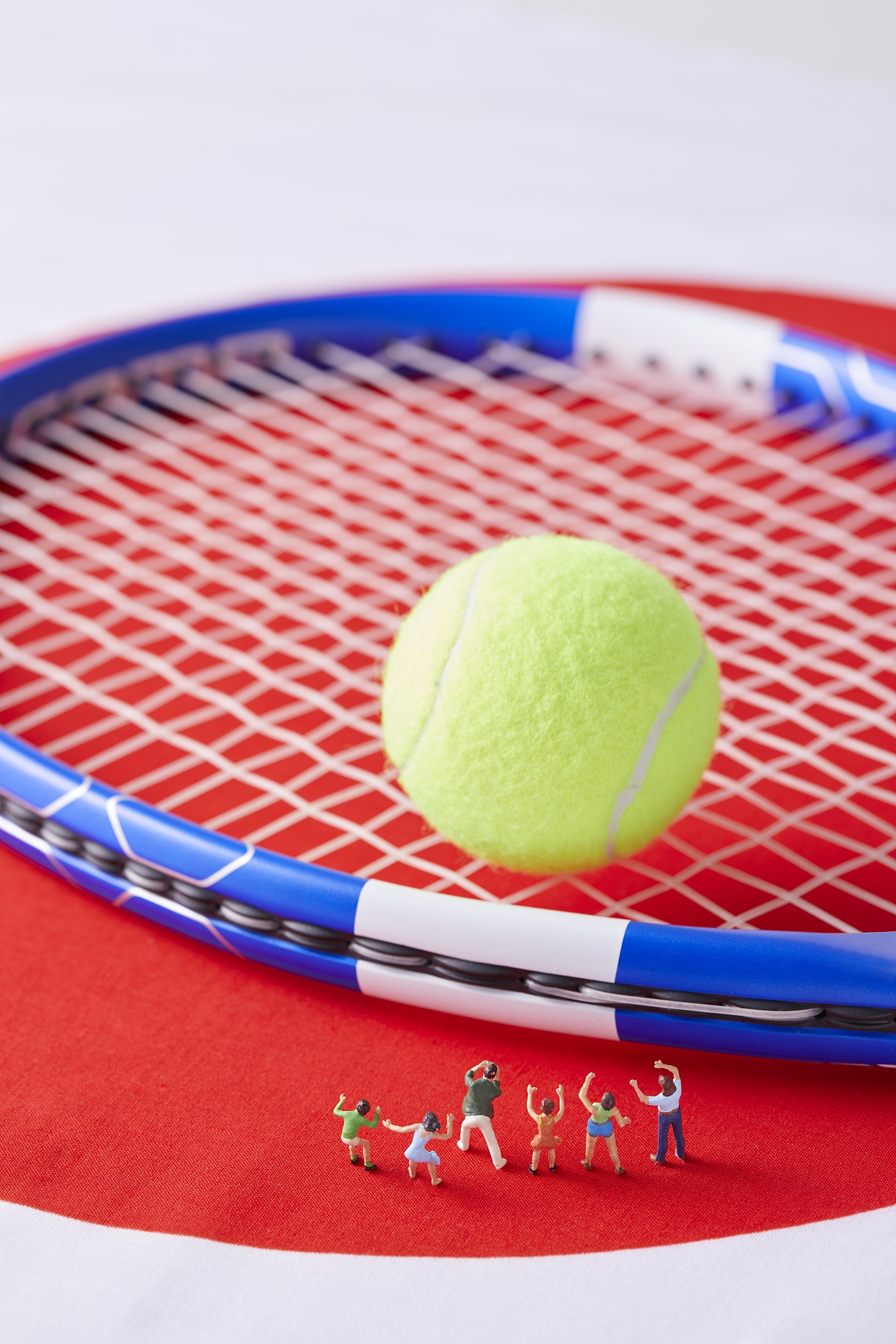 low launch angle tennis racket, give 10 old racket names, string setup, string name