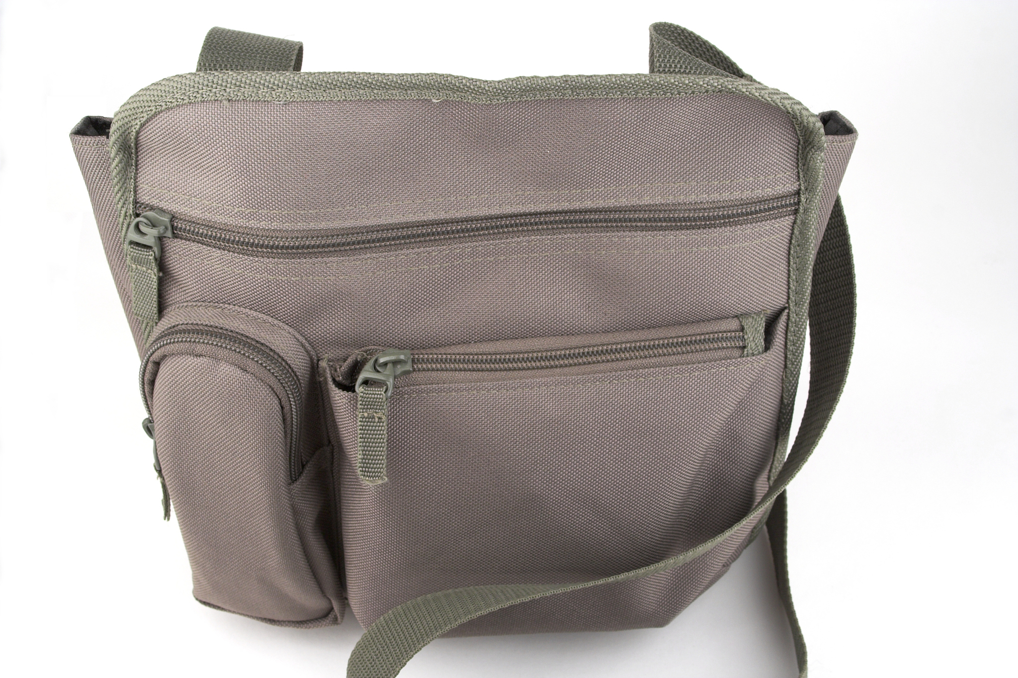 shoulder bag with closed pocket