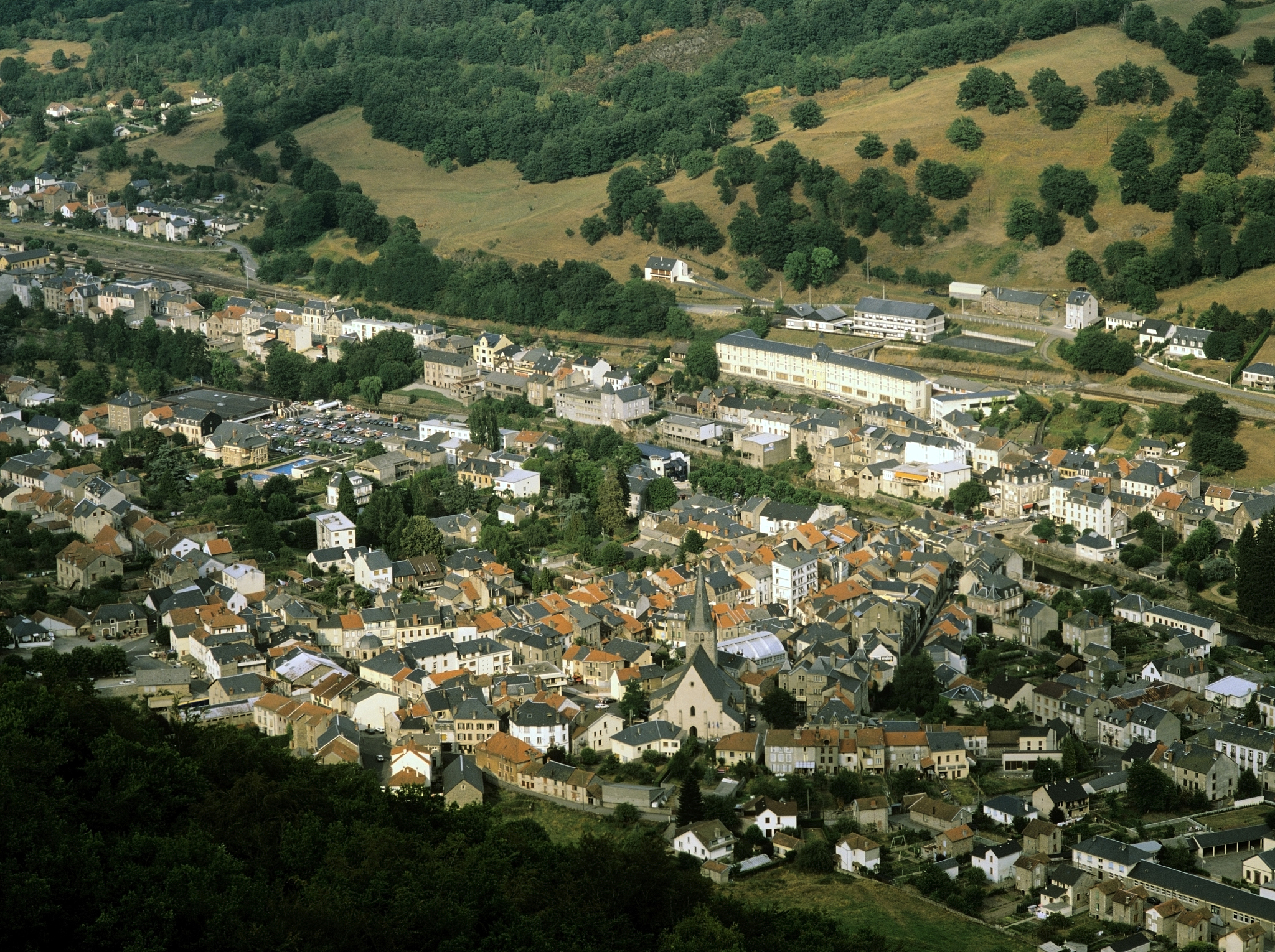 Explore the Enchanting Essence of China: The Charm of Hometowns