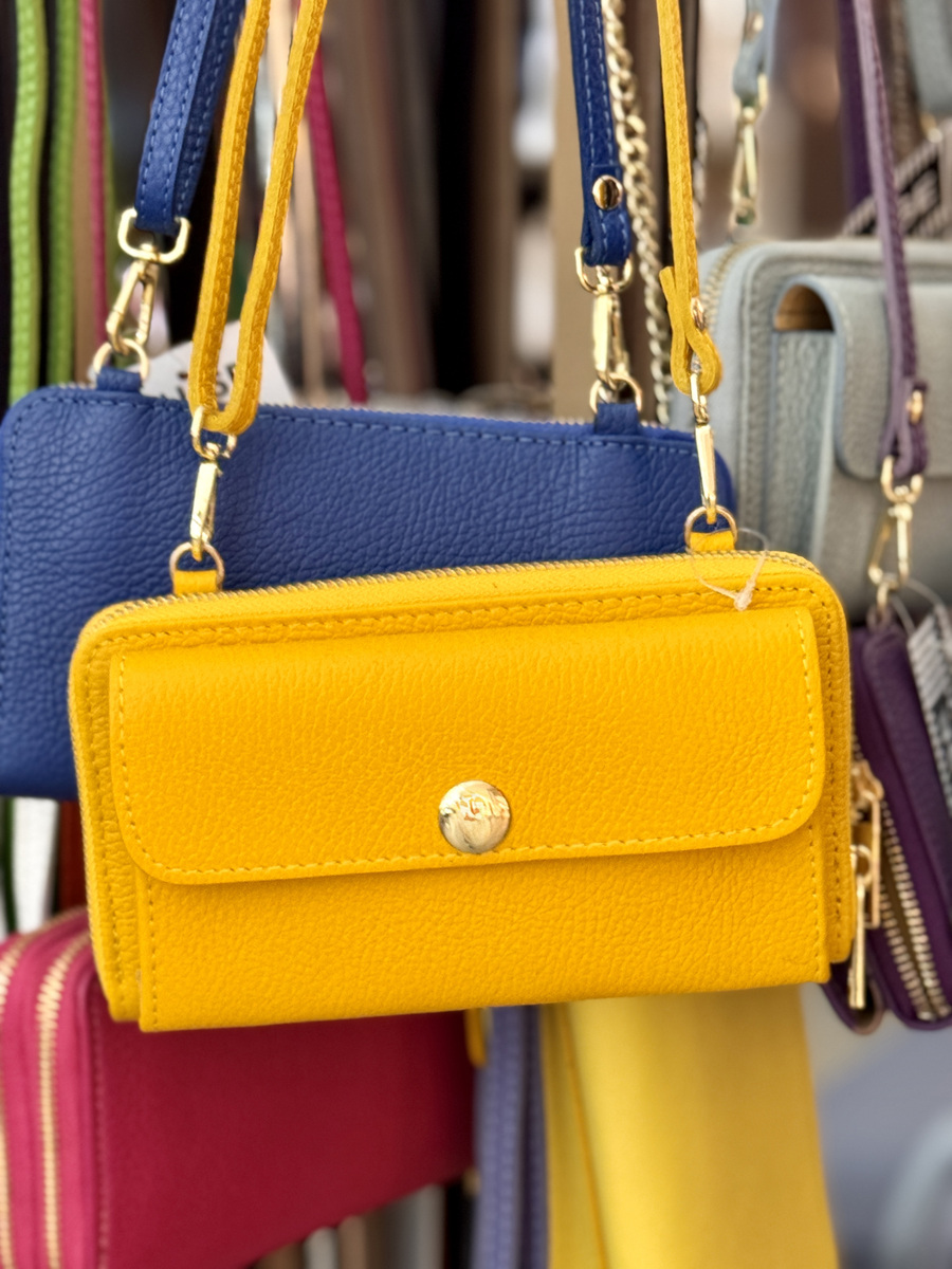 COACH蔻驰链条单肩女包：欧美时尚，PVC人造革材质，展现自信风格