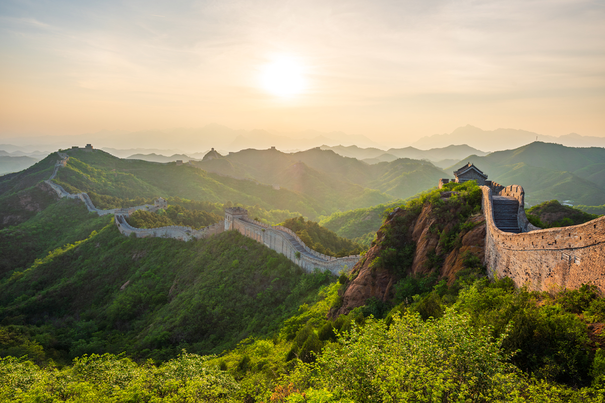 使用旅游博主是口吻写一篇1000字：中国长城：世界七大奇迹之一必游景点！