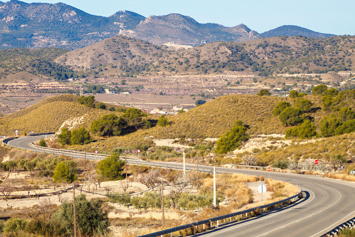 公路尽头，心之所向：抖音爆款短片文案