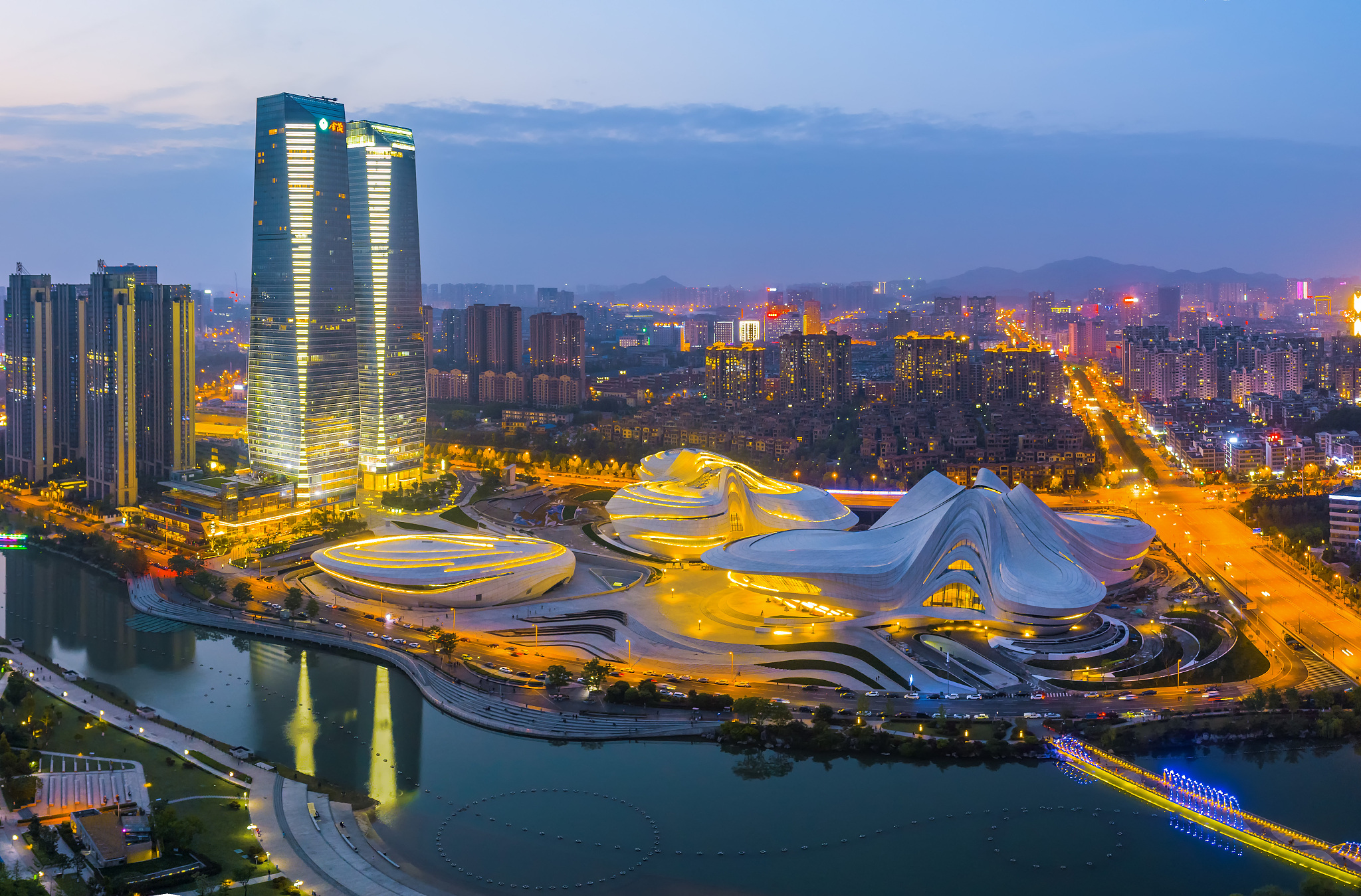 以中外文化比较为主题做一个题目