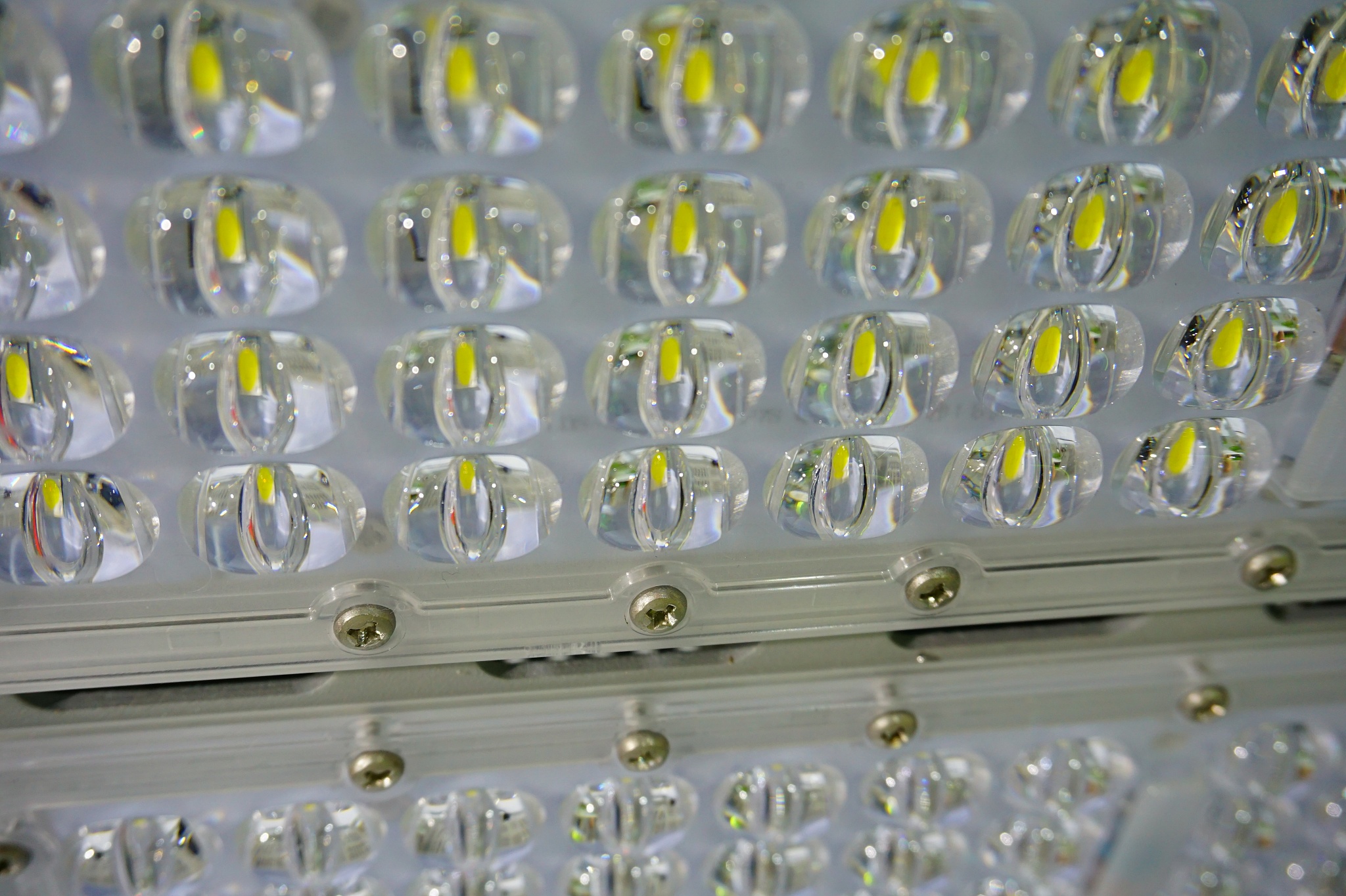 我想使用制作一个手电筒的电路板LED的色温在2000到4000k我应该用什么型号的贴片LED