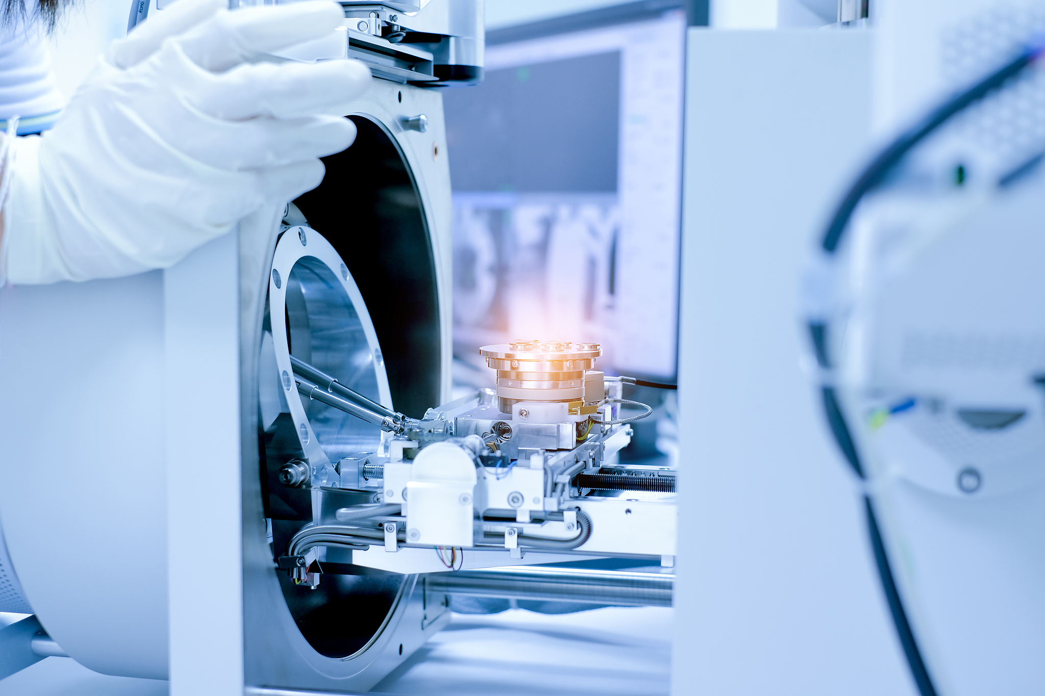 透射电镜发展史：从概念到原子分辨率