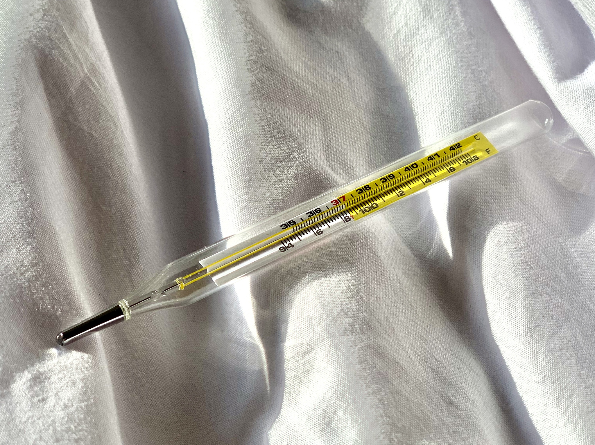 发热体温399度有吃了退烧药体温没有下降这是什么原因？有哪些治疗方案请详细说明