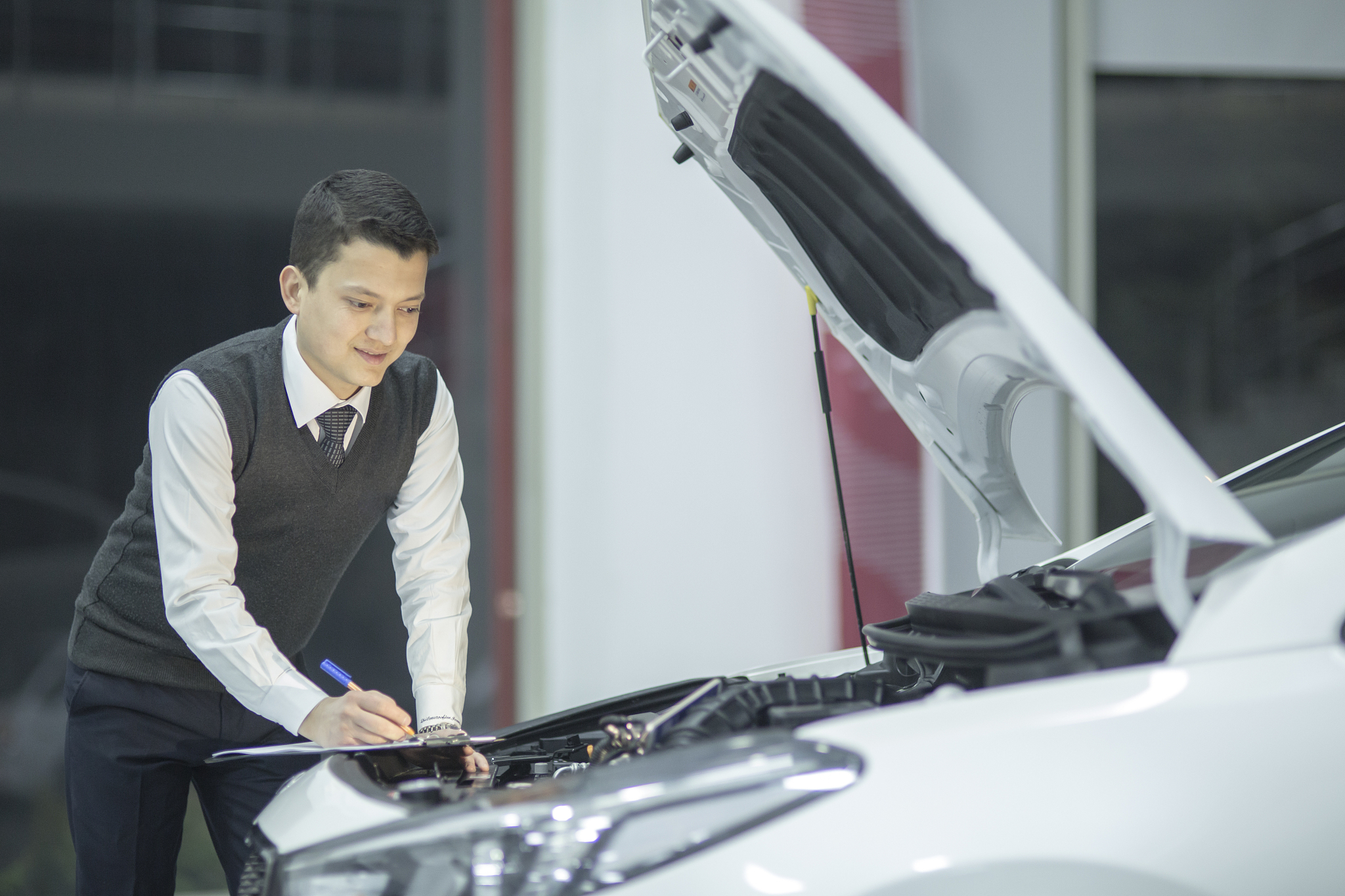 贵州男生学汽车技术专业：值得吗？好就业吗？