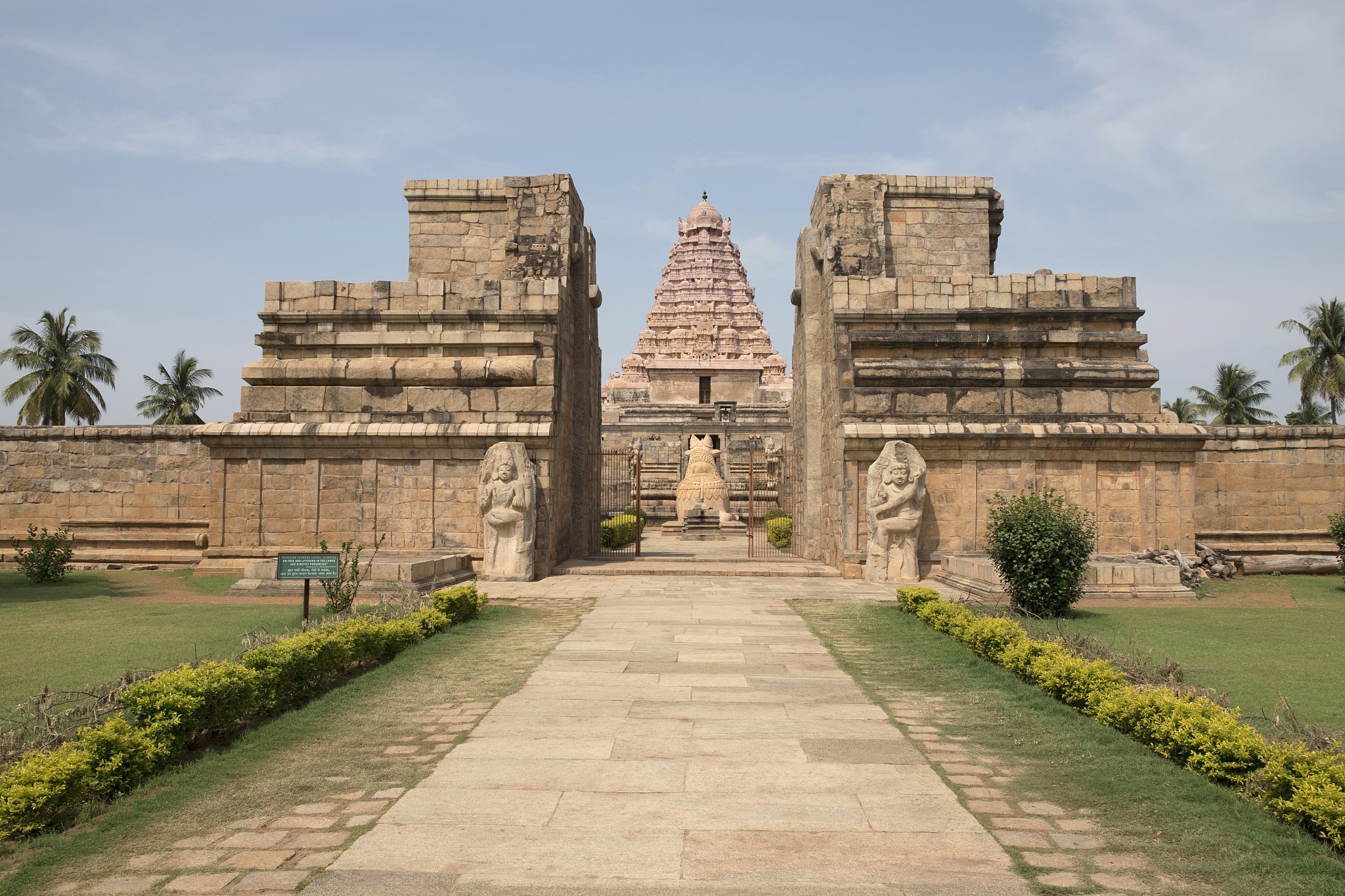 entrance, brihadisvara temple, gangaikondacholapuram, tamil nadu