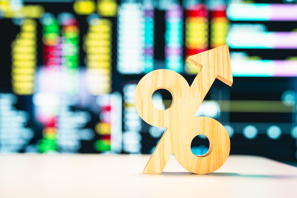 给出证券业务按A股、港美股、基金、债券、期货5种类型进行业务划分的概念