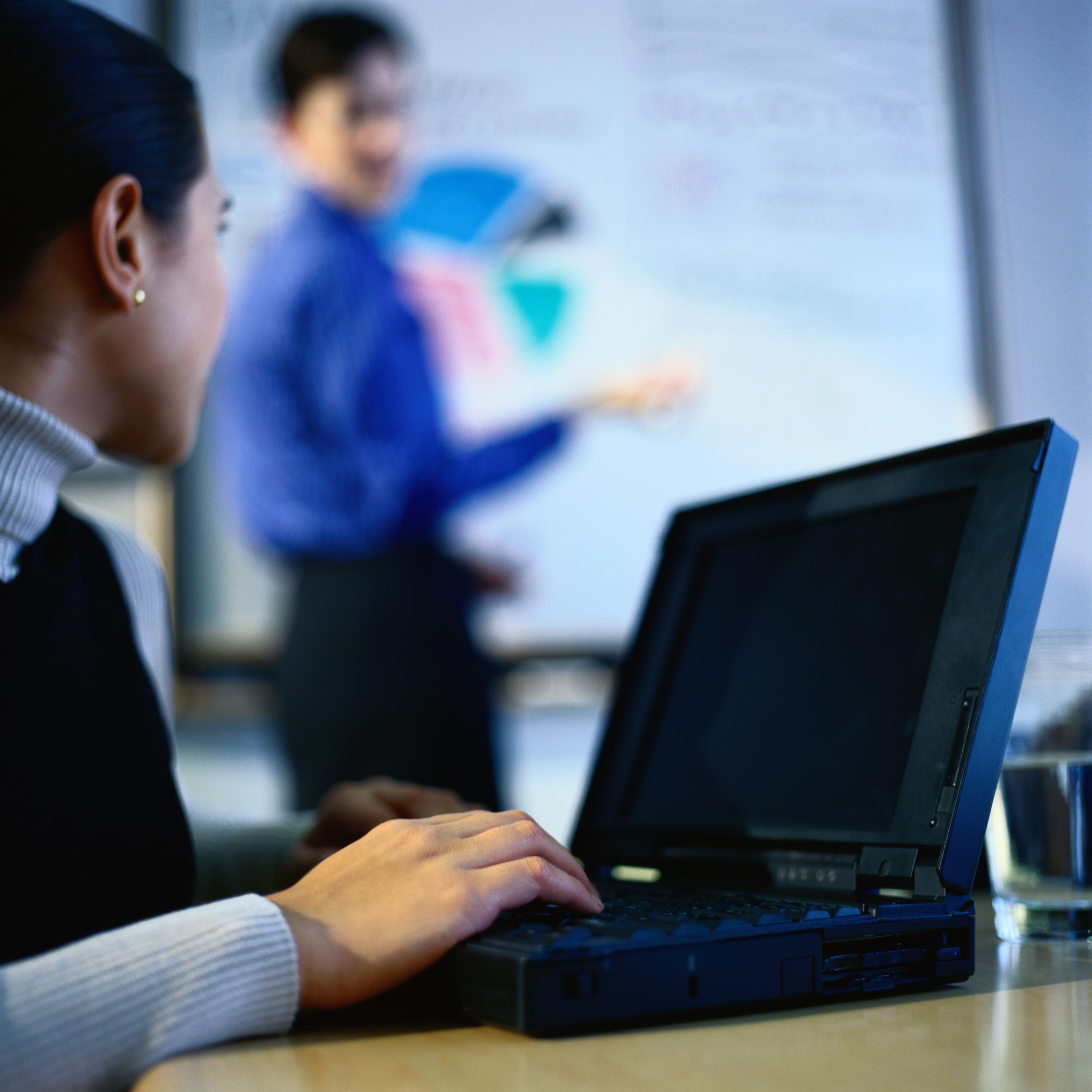 电脑零配件商务谈判：询盘、报盘及报价策略