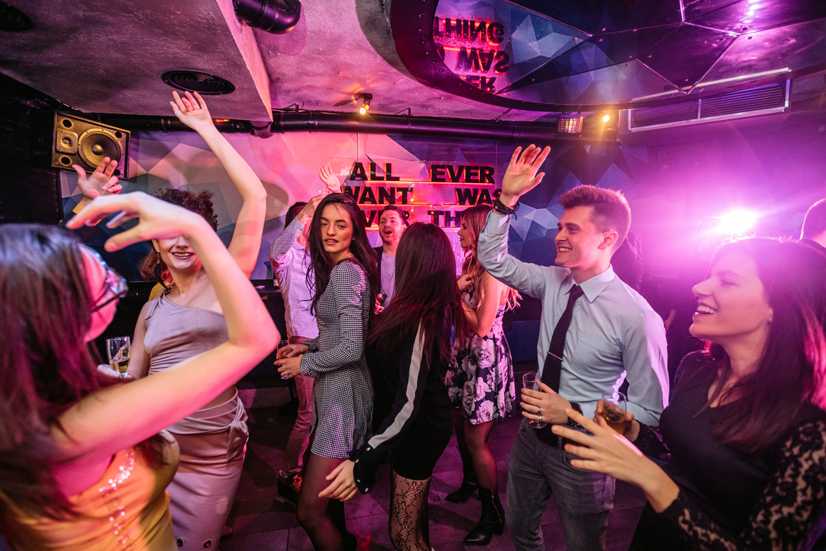 酒吧坪效标准：每平方米收益多少才算合理？