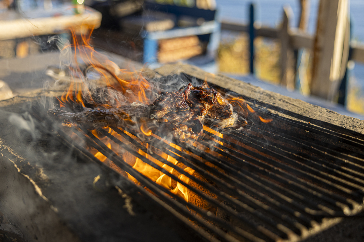 一天三餐吃什么食物能保持在1200卡路里以下以中国人普通人正常的饮食热性水果不能吃海鲜也不能吃高蛋白不能吃燕麦片不能吃。牛奶都不能吃。但是要有米饭一个星期的量详细多样化的饮食方案