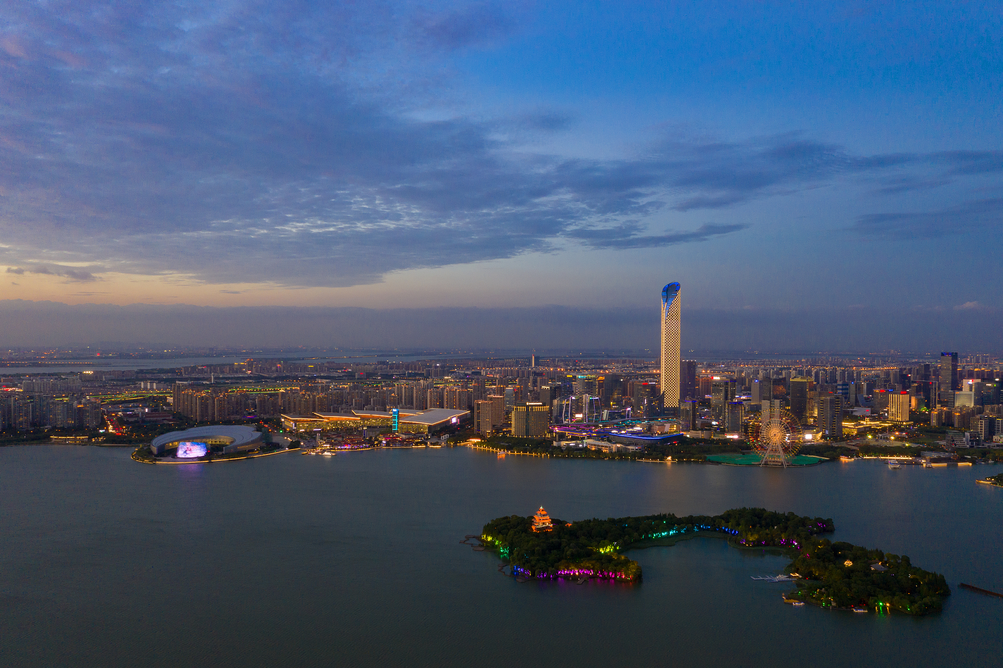 鸟瞰苏州金鸡湖湖东现代城市风光夜景