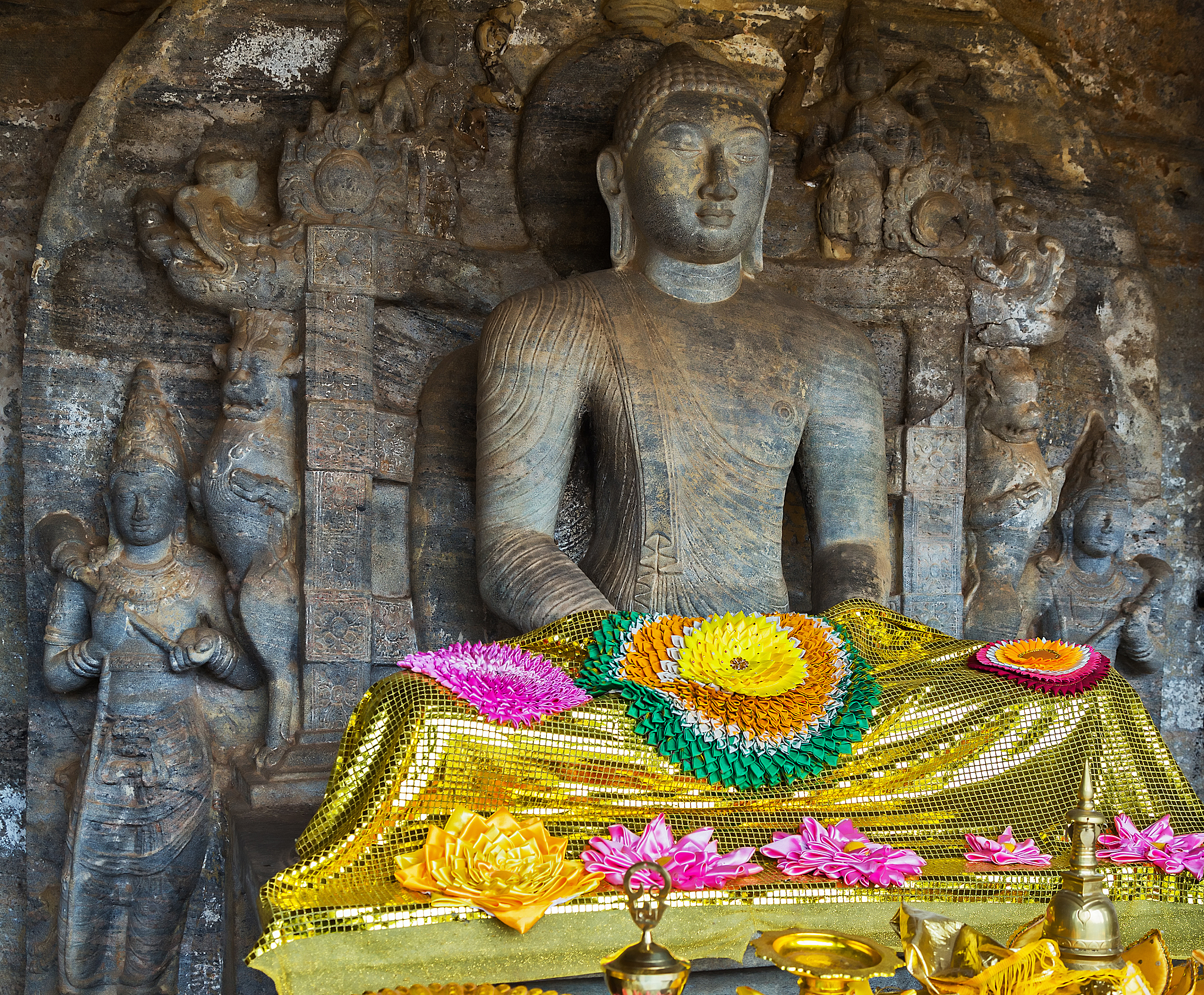 WRite a 3 verse song about chineseification of the buddha