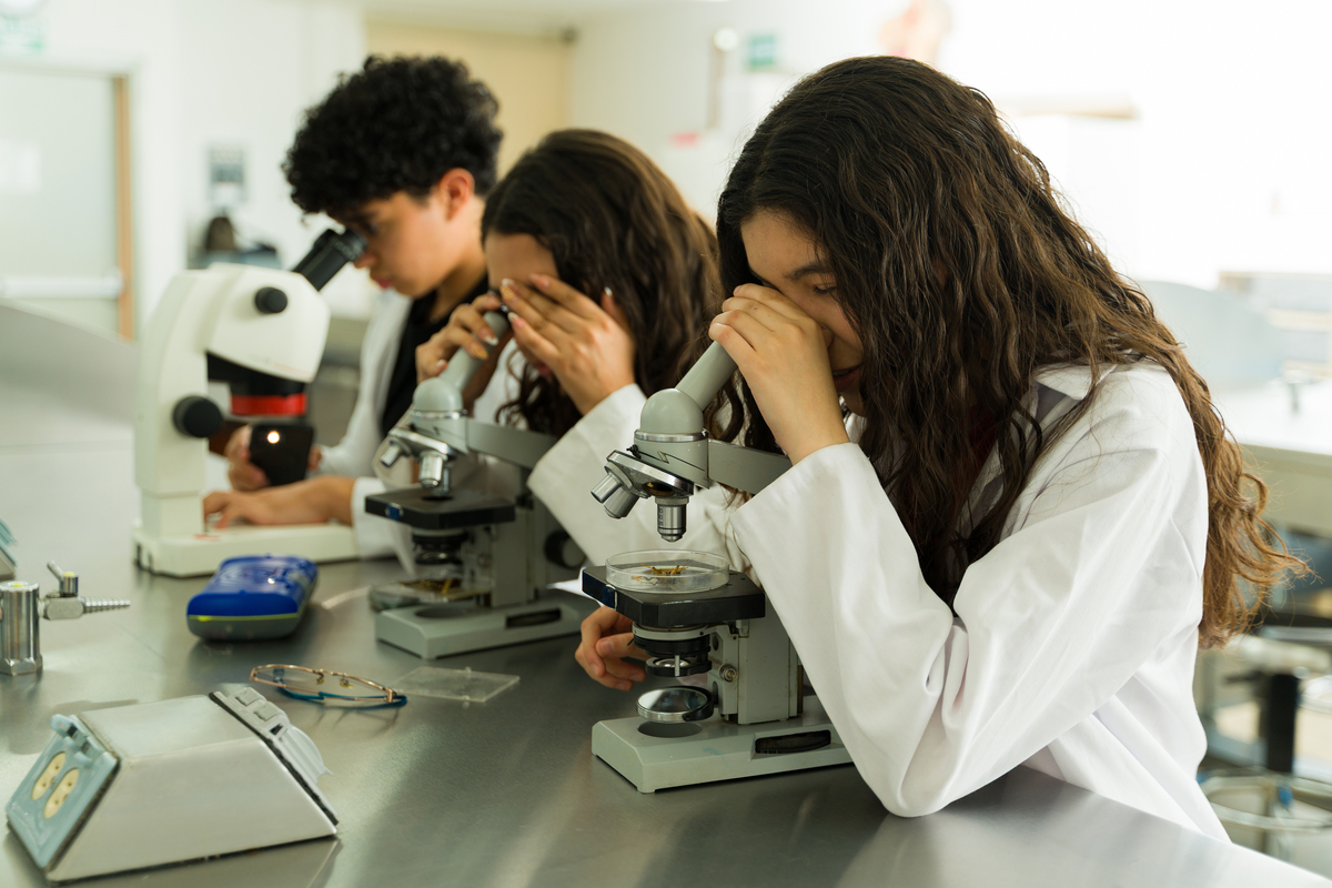 2022年哪些学校设有眼视光技术专业？