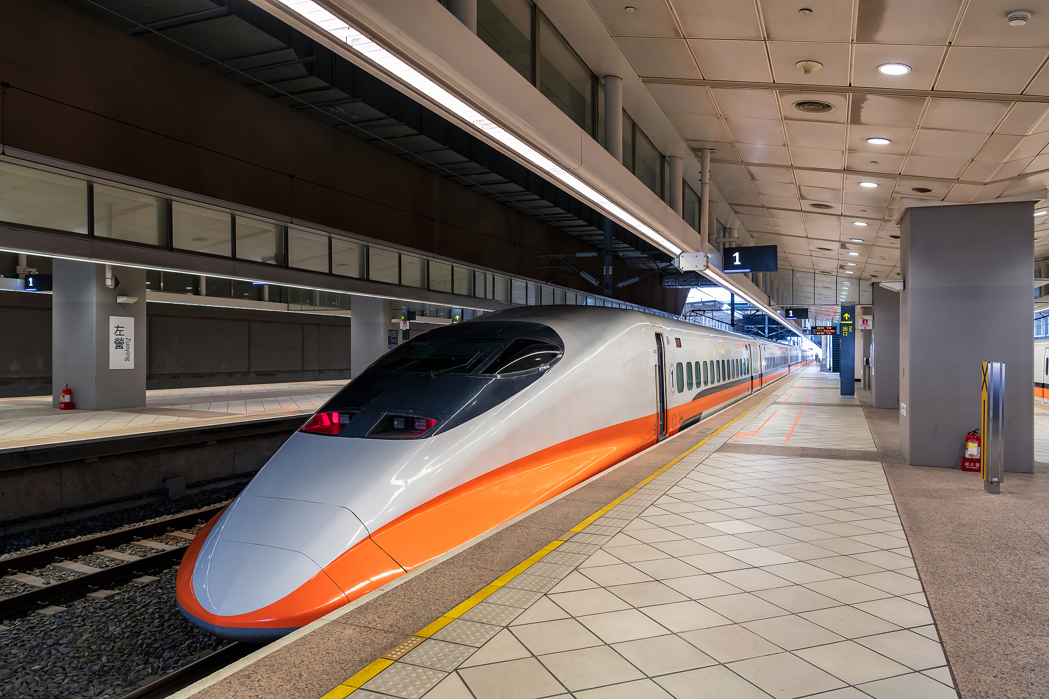 云南高铁专业女生读怎么报名