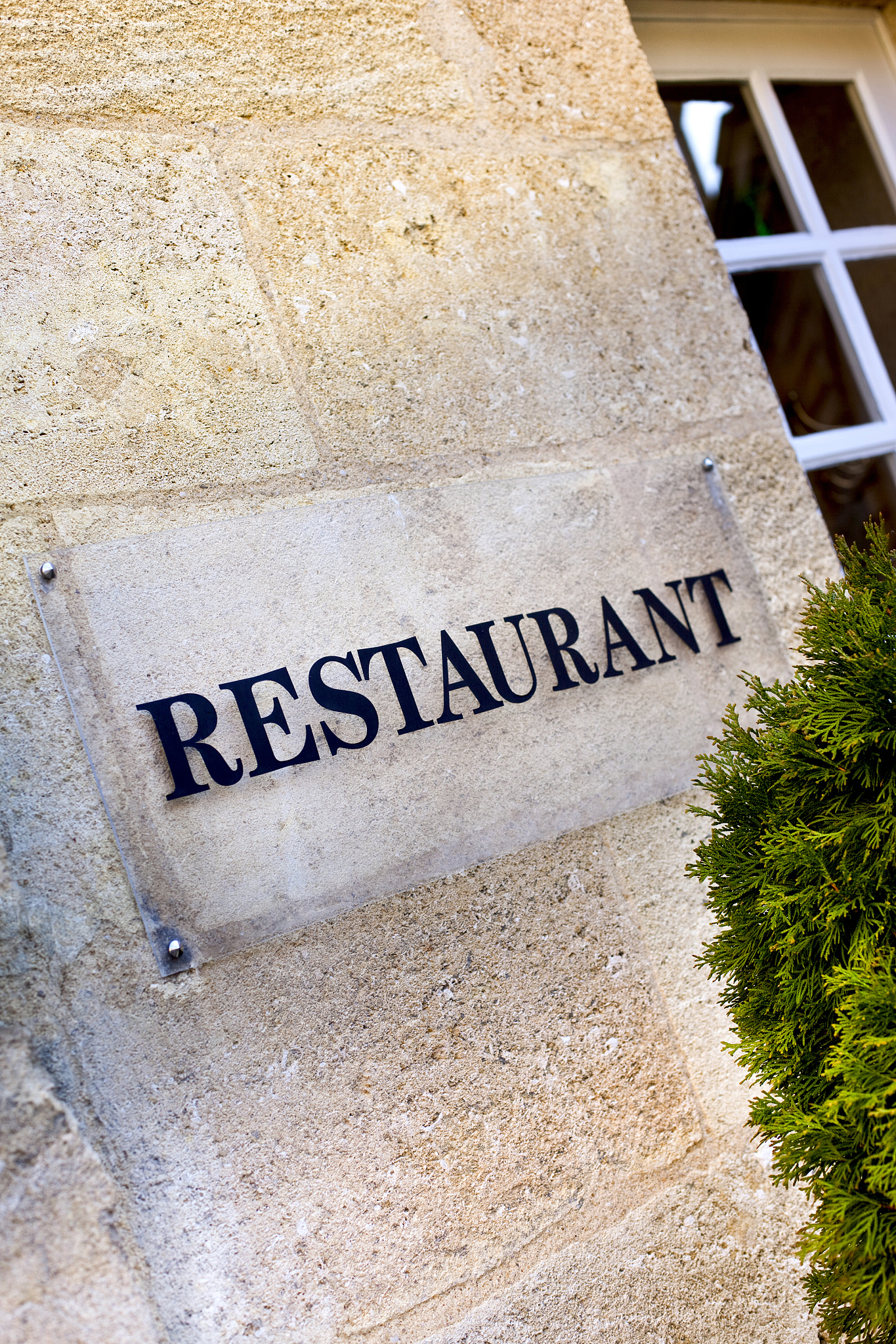 Craig adopts a management style of centralization For example At the Shangri-La Hotel Craig ran the restaurant under very strict guidelines Each day he personally prepared the menu for the restaurant