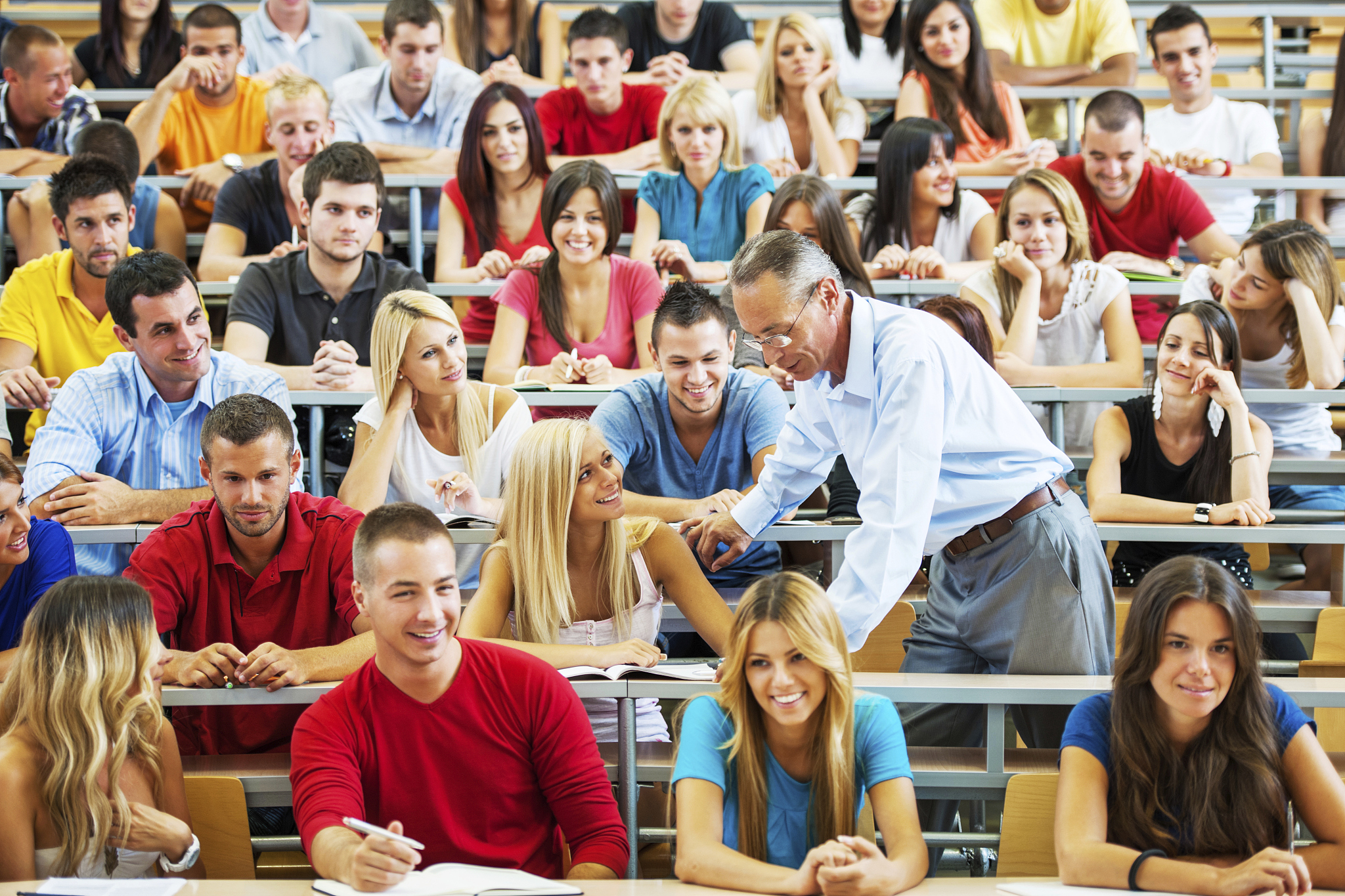 如何用英文写一篇对大一生活的英语评价型演讲稿