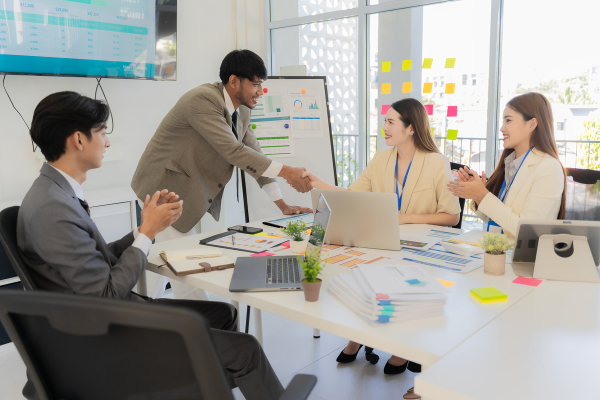 请你以一个税收学大三学生的身份写一篇会计师事务所实习的8000字劳动实践报告