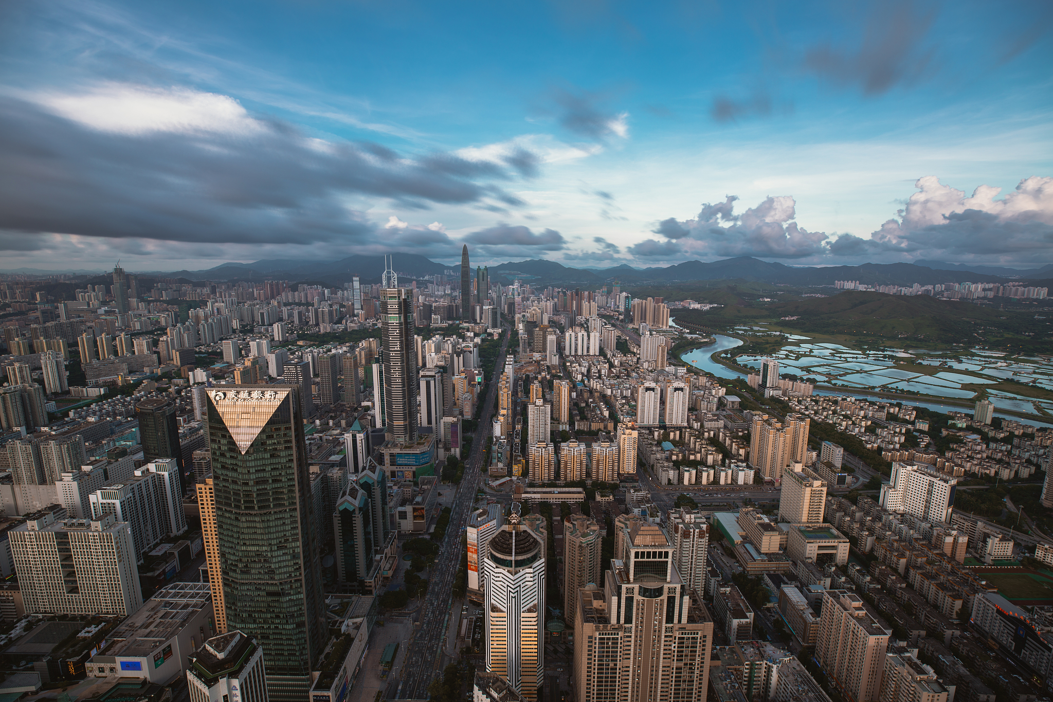 深圳人身份之谜：为什么「来了深圳就是深圳人」成了调侃？