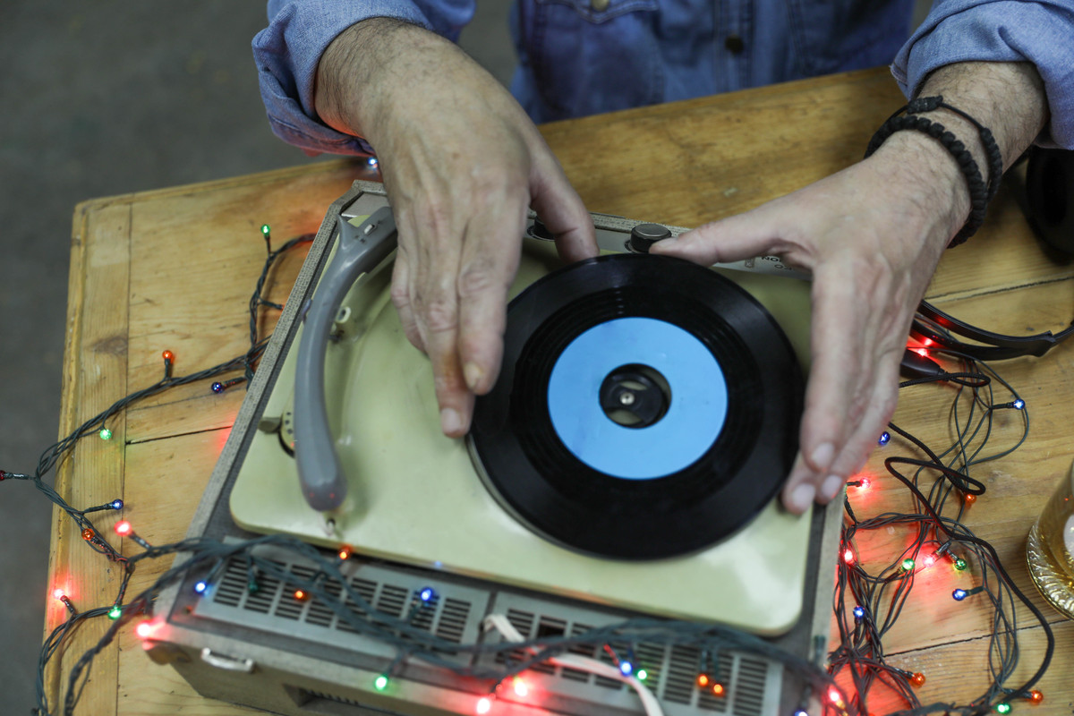 帮我想10个有关黑胶唱片机的微信推文标题