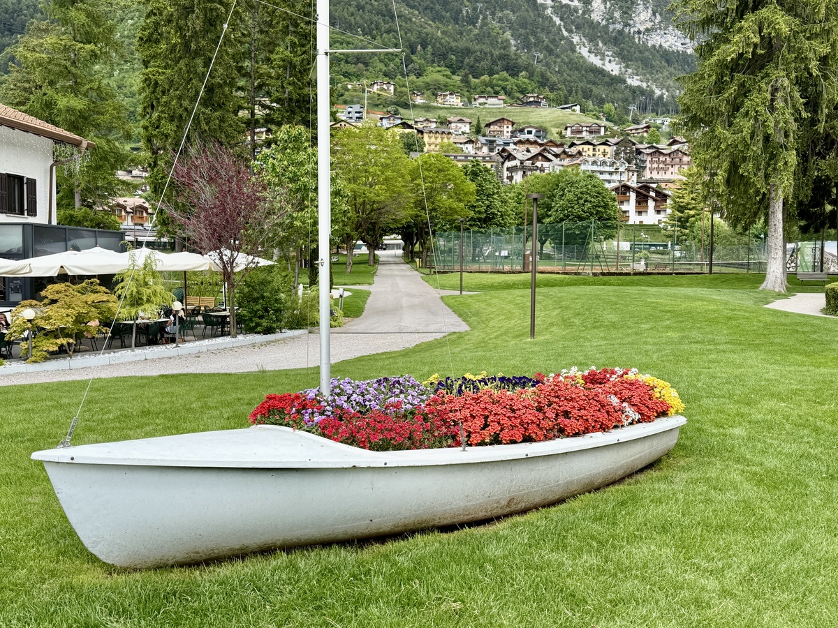 户外花箱景观设计：简约而不失稳重，点亮城市风景