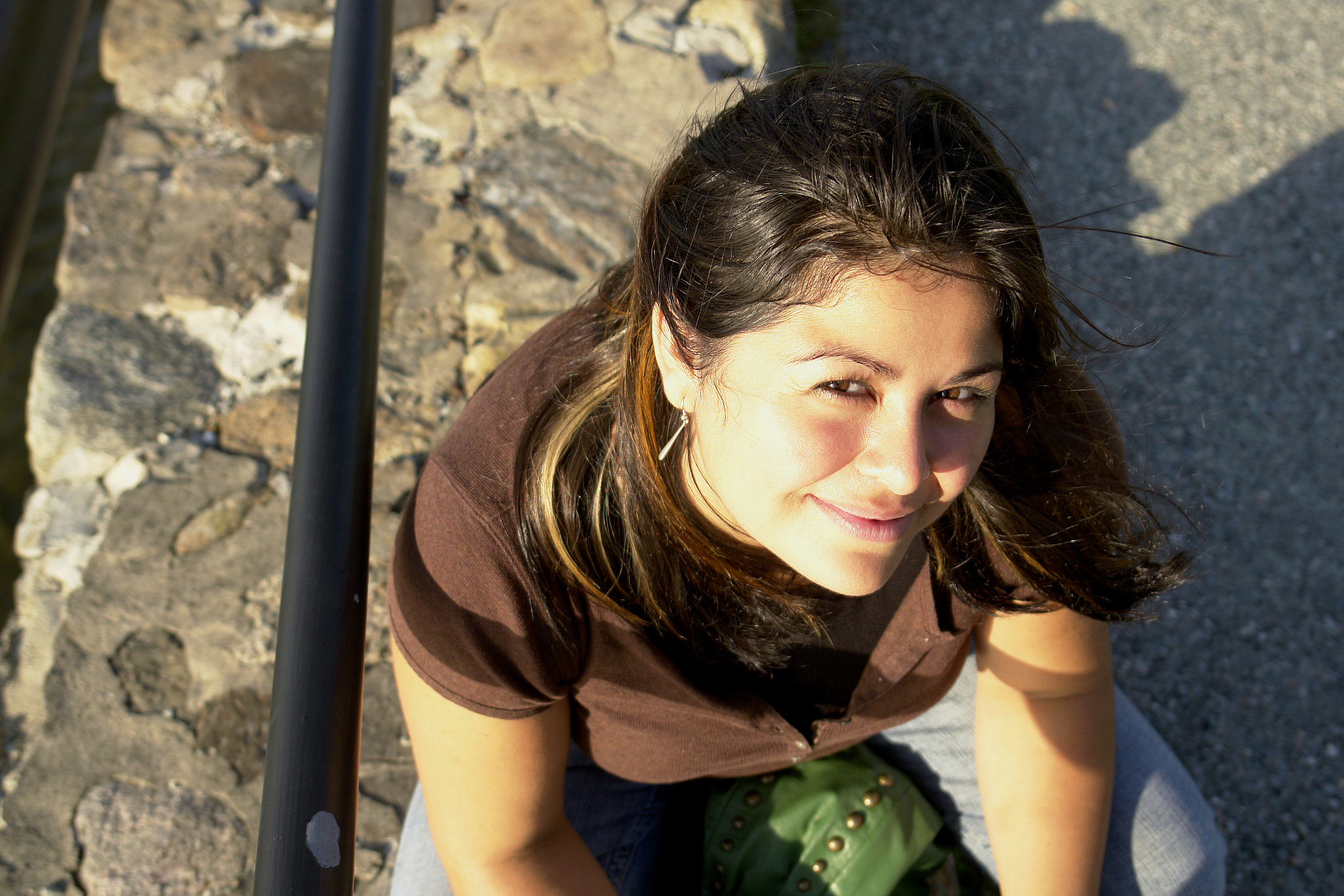 buatkan saya sebuah penjelasan secara singkat dari a ciri ciri orang beriman kepada hari akhir b Contoh perilaku beriman kepada hari akhirc Hikmah beriman kepada hari akhir