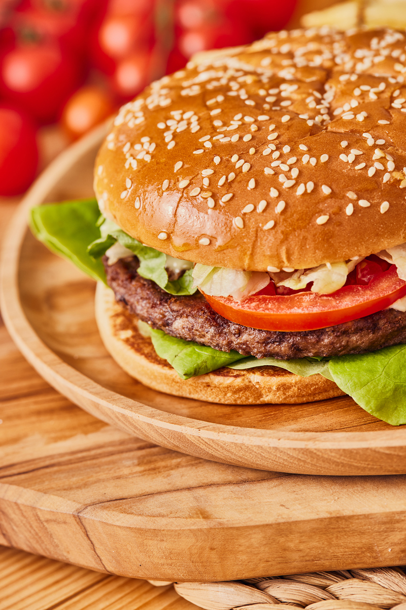 汉堡的起源与发展：从德国烤肉饼到全球美食