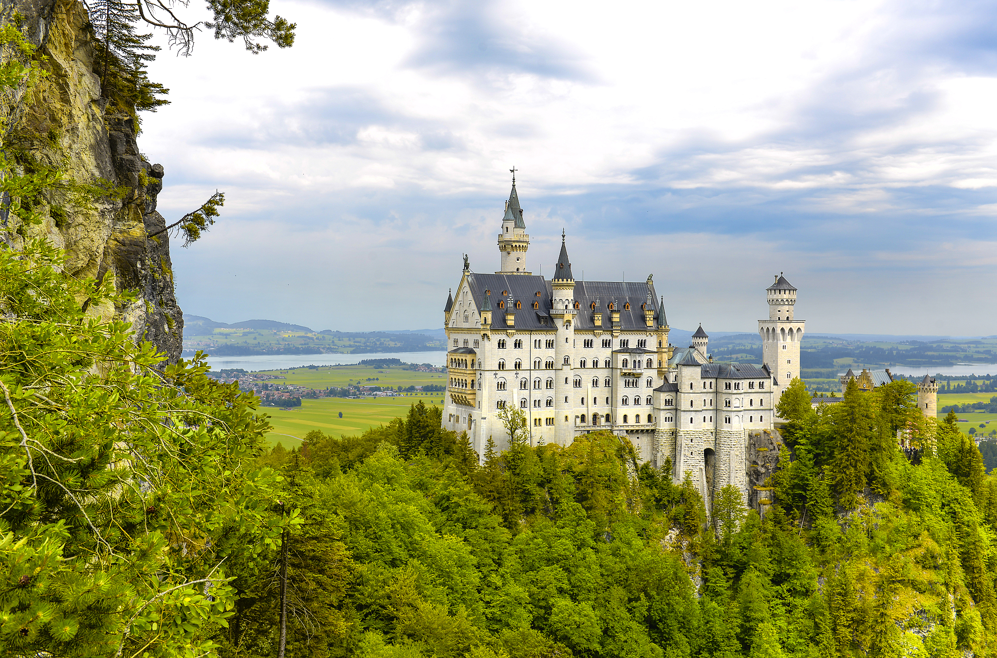 新天鹅堡：德国童话城堡，浪漫建筑杰作