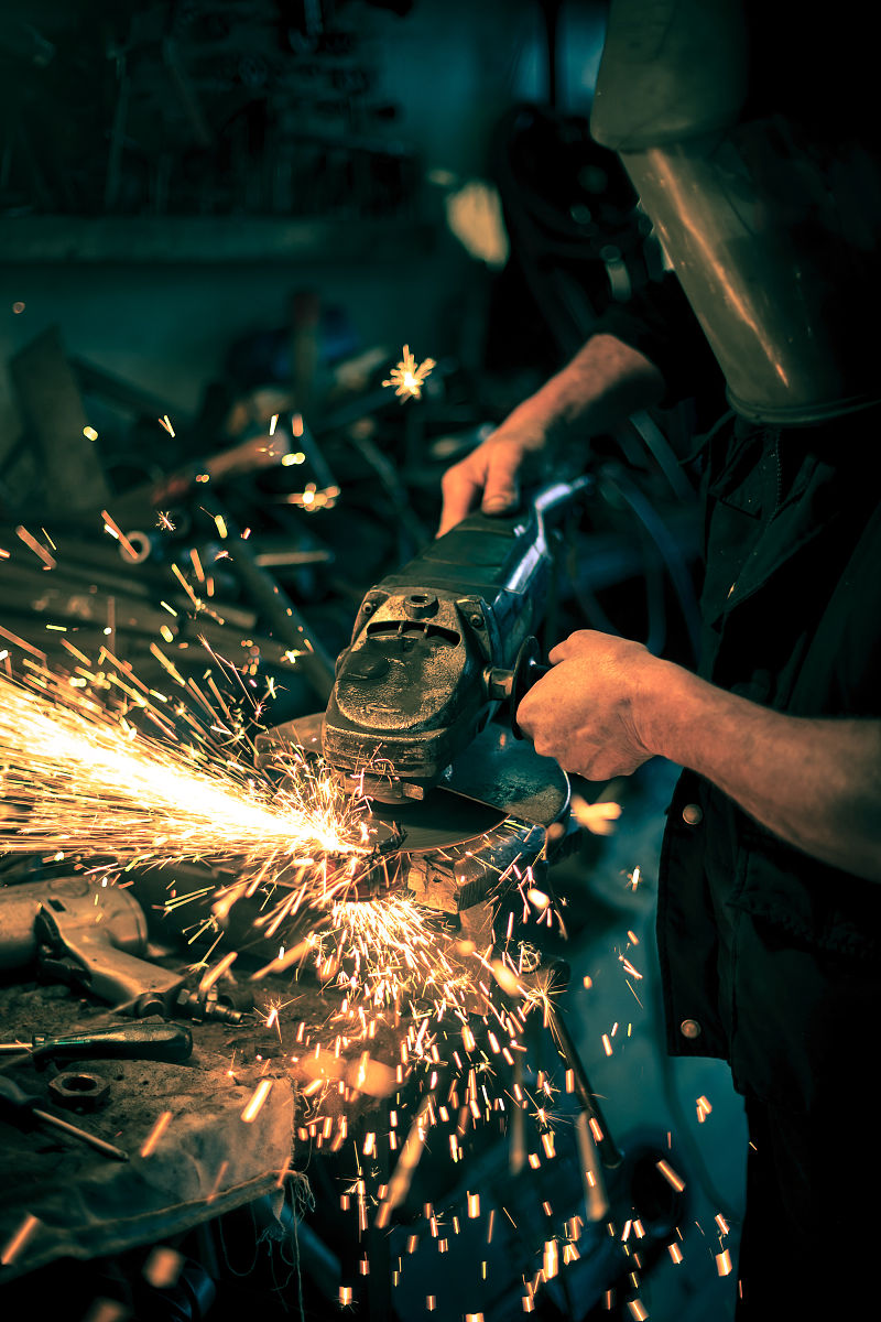 实习目标：掌握小圈沟道磨工序的加工工艺内容包括磨削余量、磨削用量、磨加工技术条件及检测方法、检测仪器的使用；熟悉小圈沟道磨加工设备的型号、加工范围、加工精度了解加工原理。 以上是我毕业实习的第7天实习的内容请根据以上内容写一篇400字左右的实习日志。