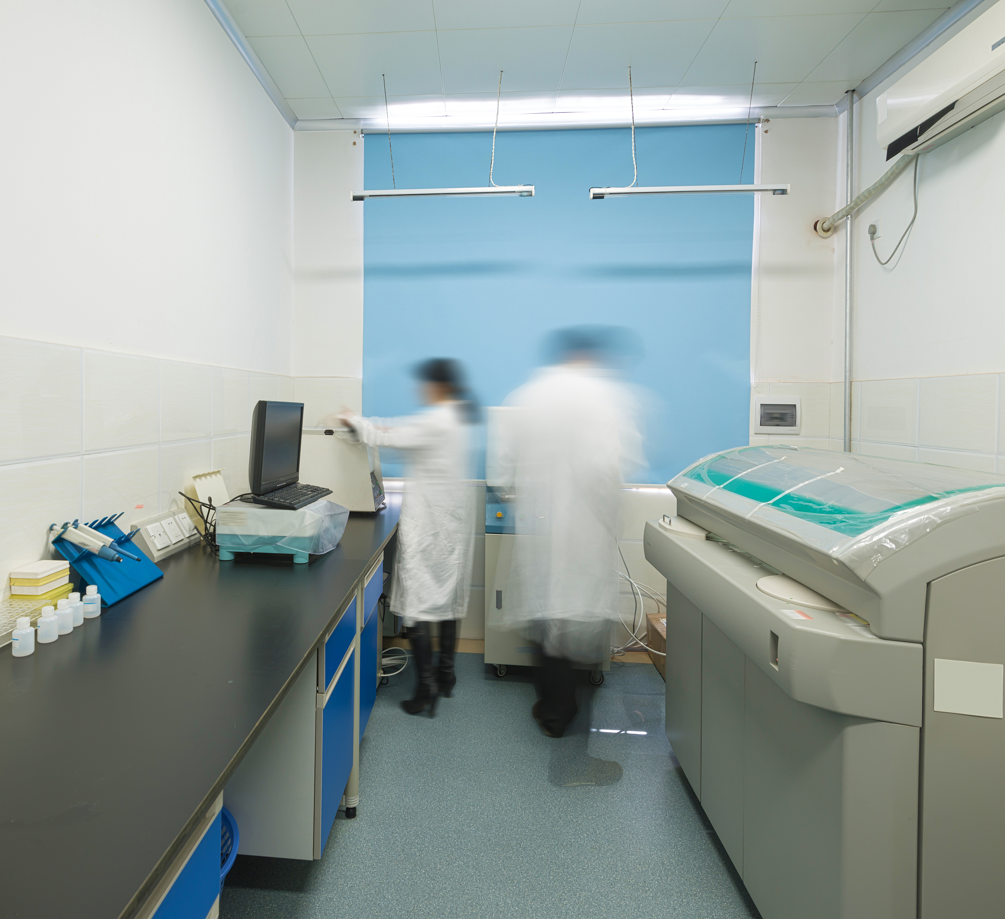 重庆医药卫生学校实训设备图片介绍 - 一流设备，培养医药卫生人才